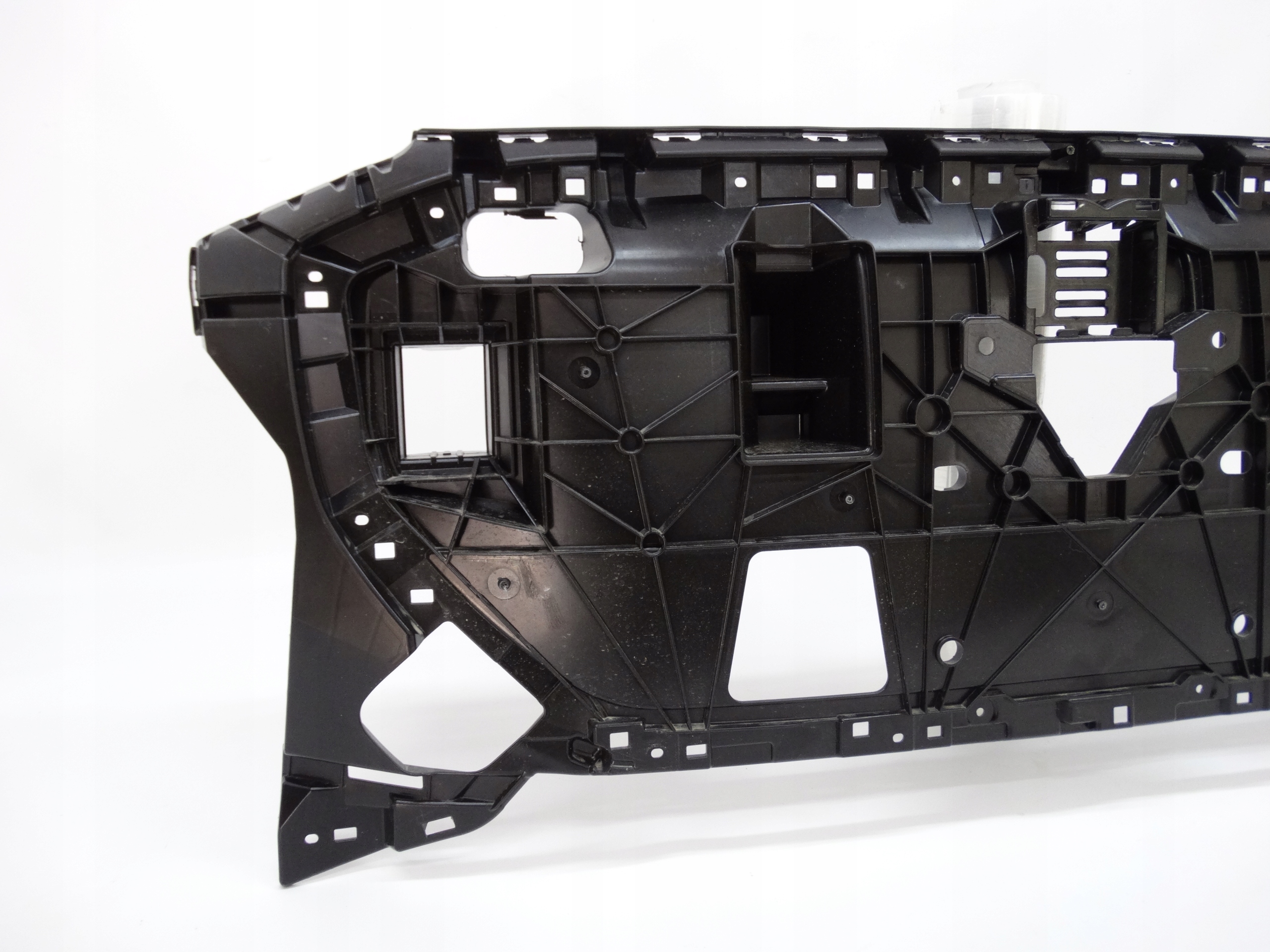 Second image of Audi Q4 E-Tron 21- zderzak podstawa grilla