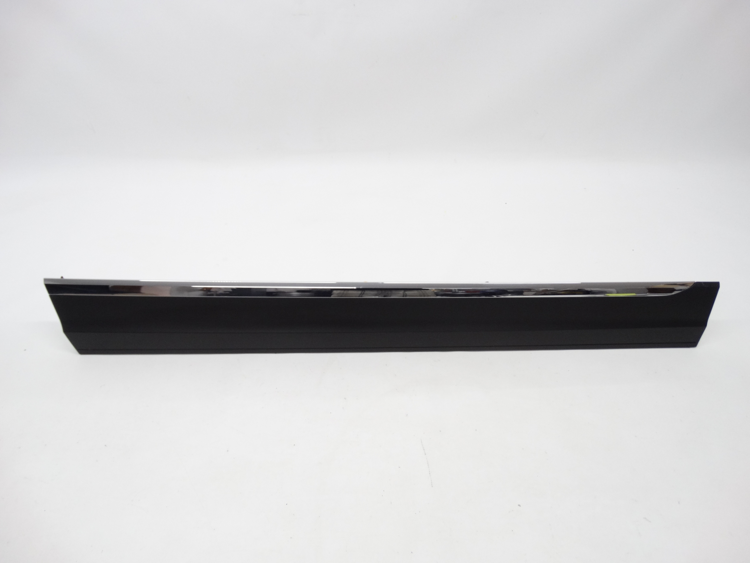 Second image of VW T-Roc Cabrio listwa prawa przednia 2GC854940