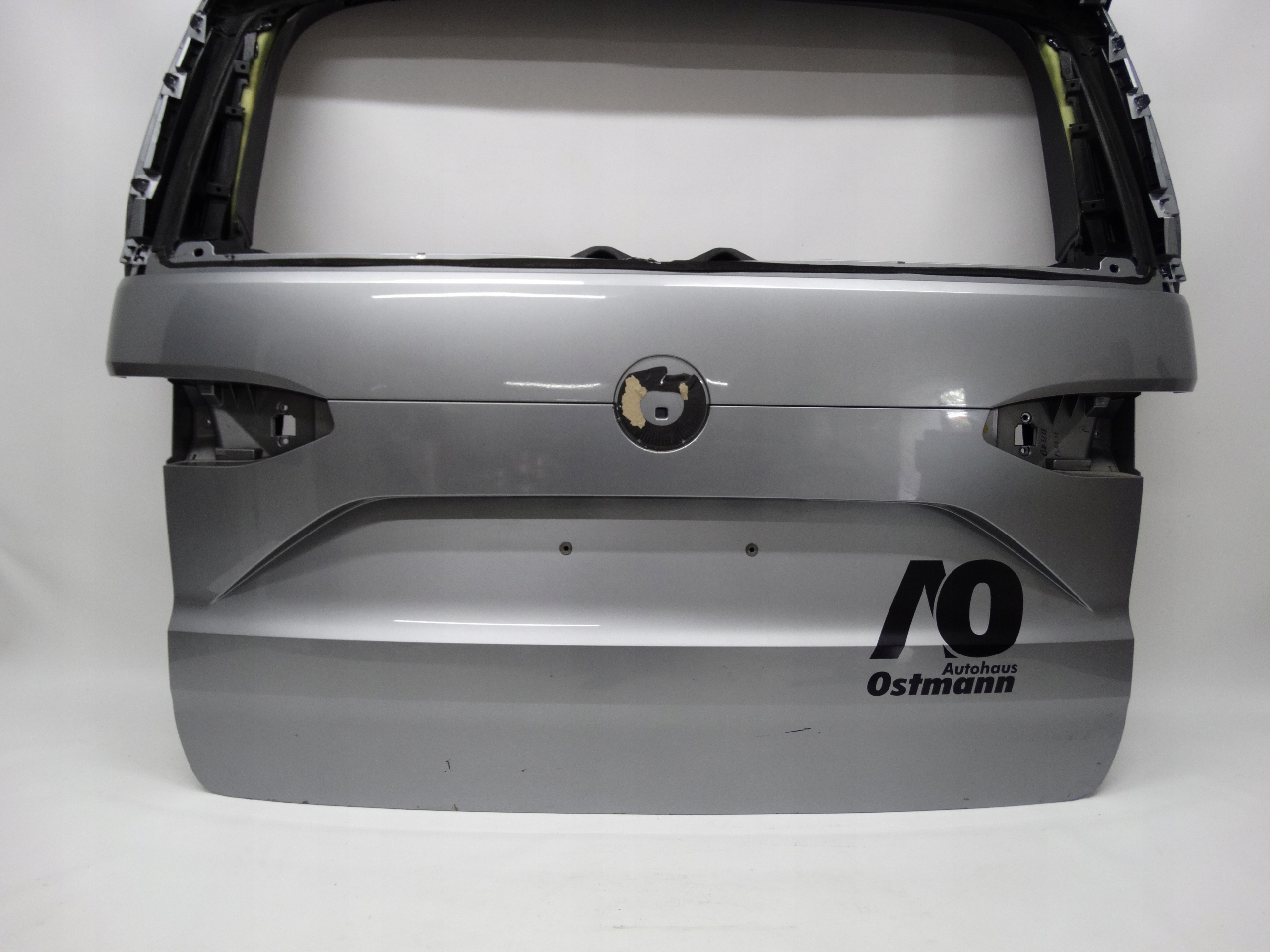 Second image of VW T7 Multivan 21- klapa bagażnika oryginalna