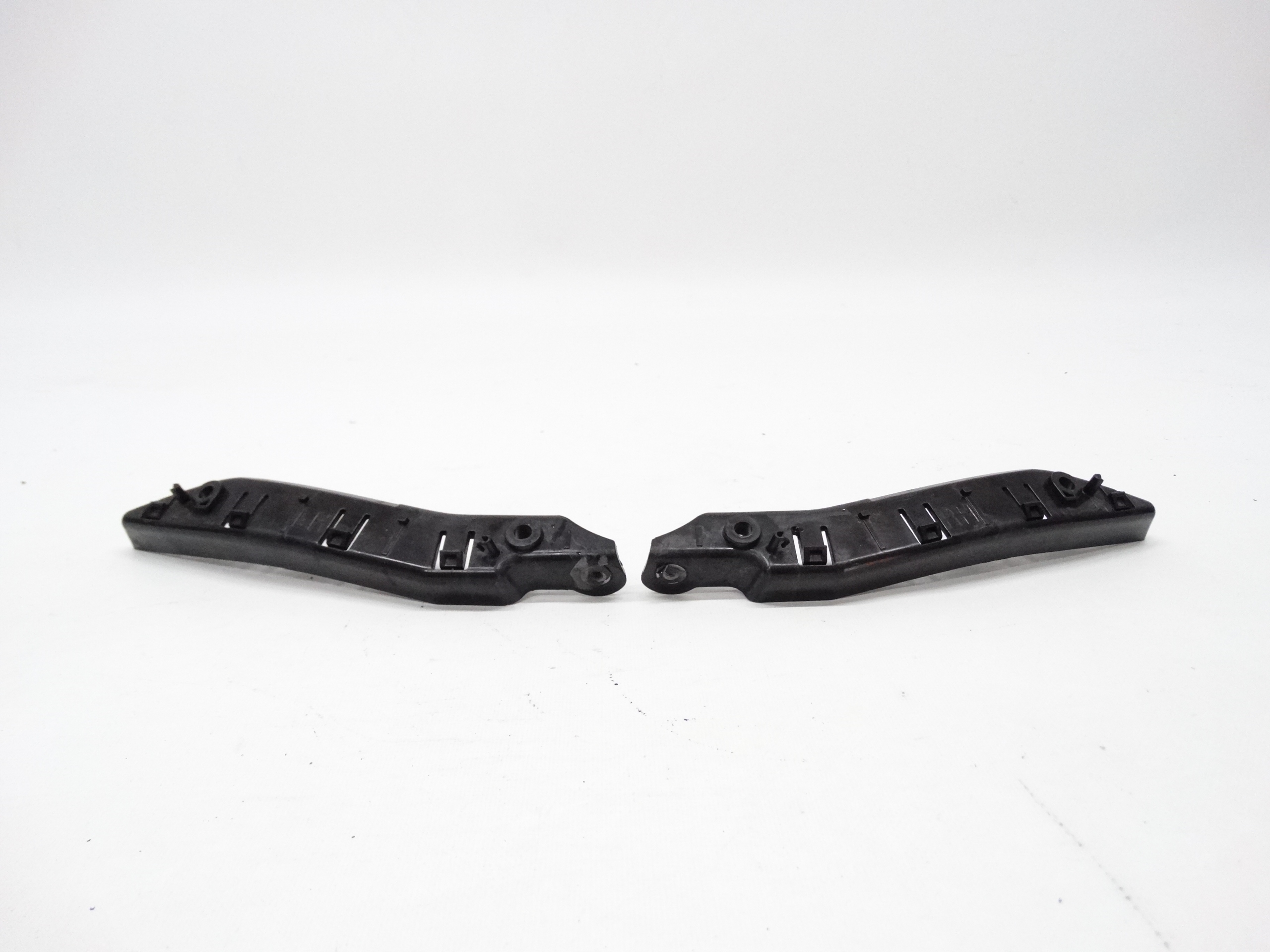 Second image of Tesla Model Y 2020- ślizgi mocowania zderzaka przód komplet 1493770-00-B