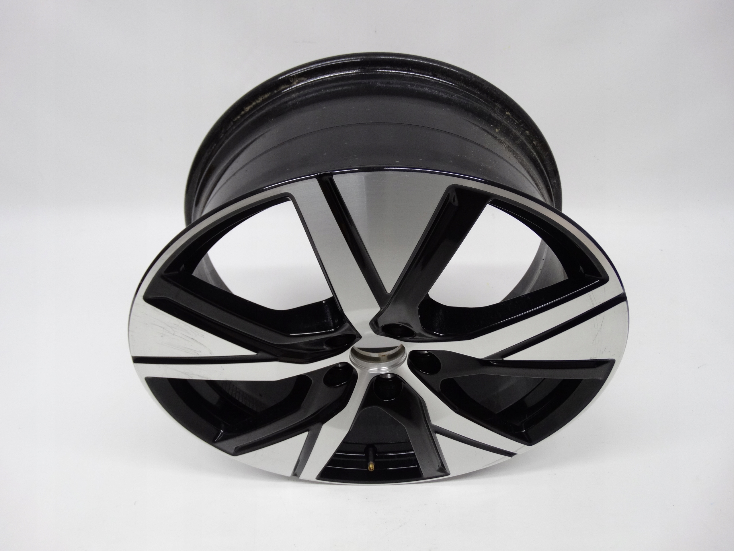 Second image of Volvo XC40 felga 19 cali 32134537 oryginalna