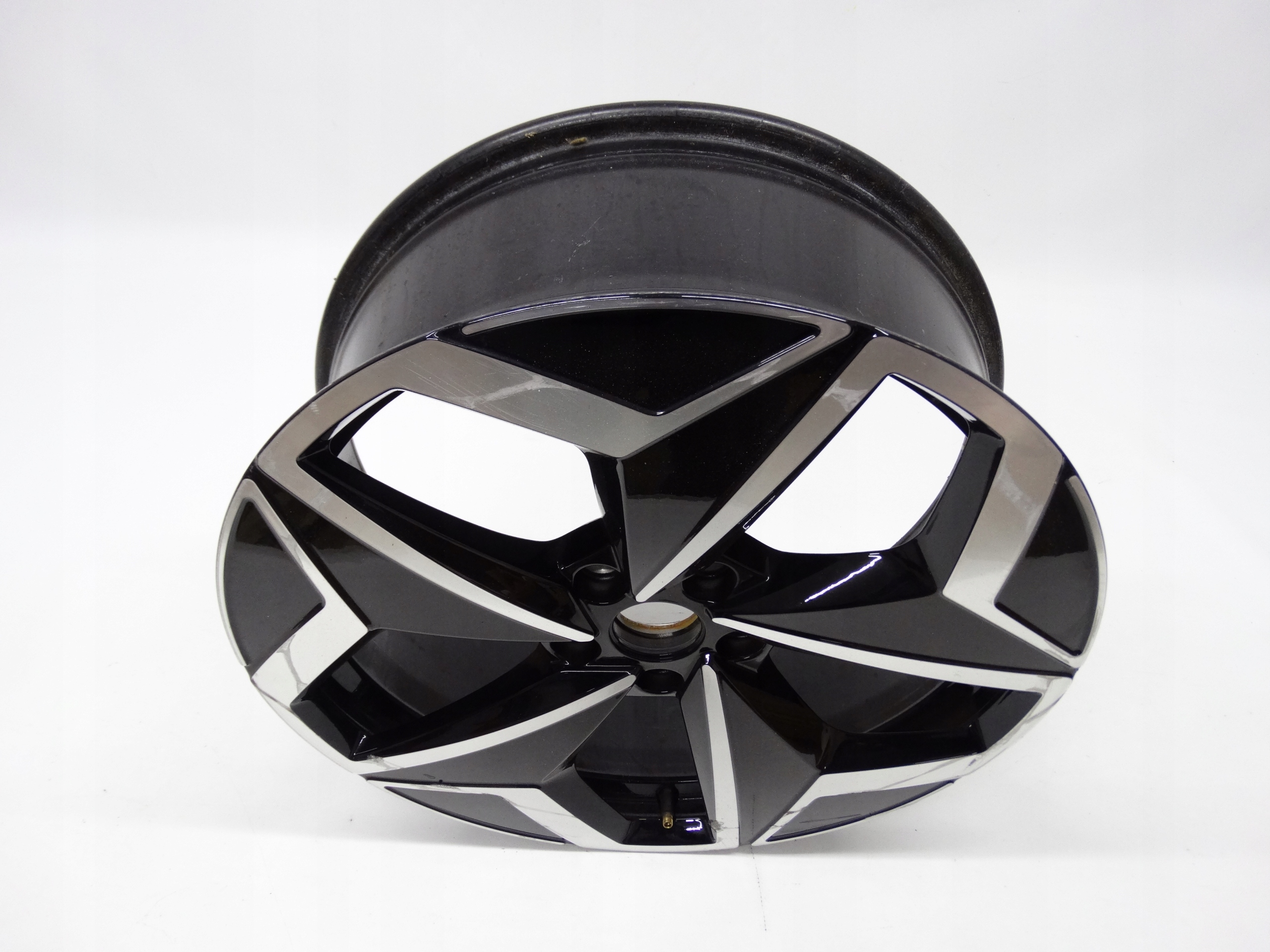 Second image of VW ID.3 ID3 felga 19 cali 10A601025H oryginalna