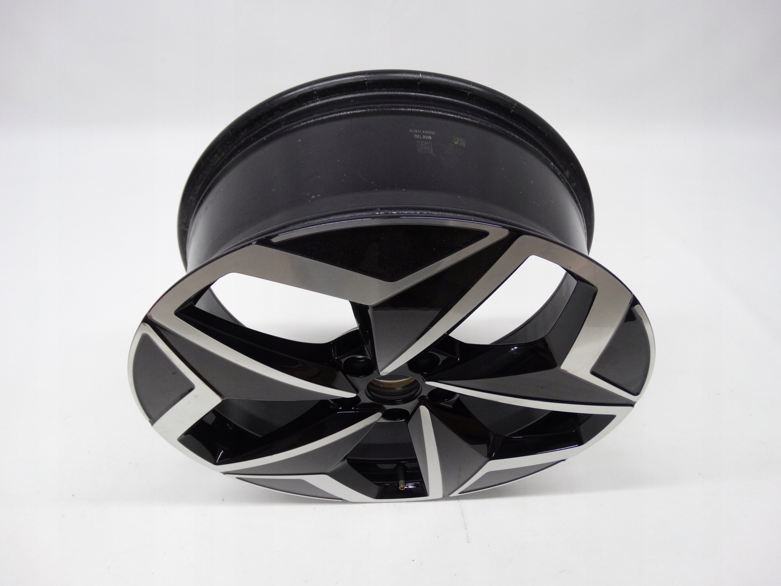 Second image of VW ID.3 ID3 felga 19 cali 10A601025H oryginalna