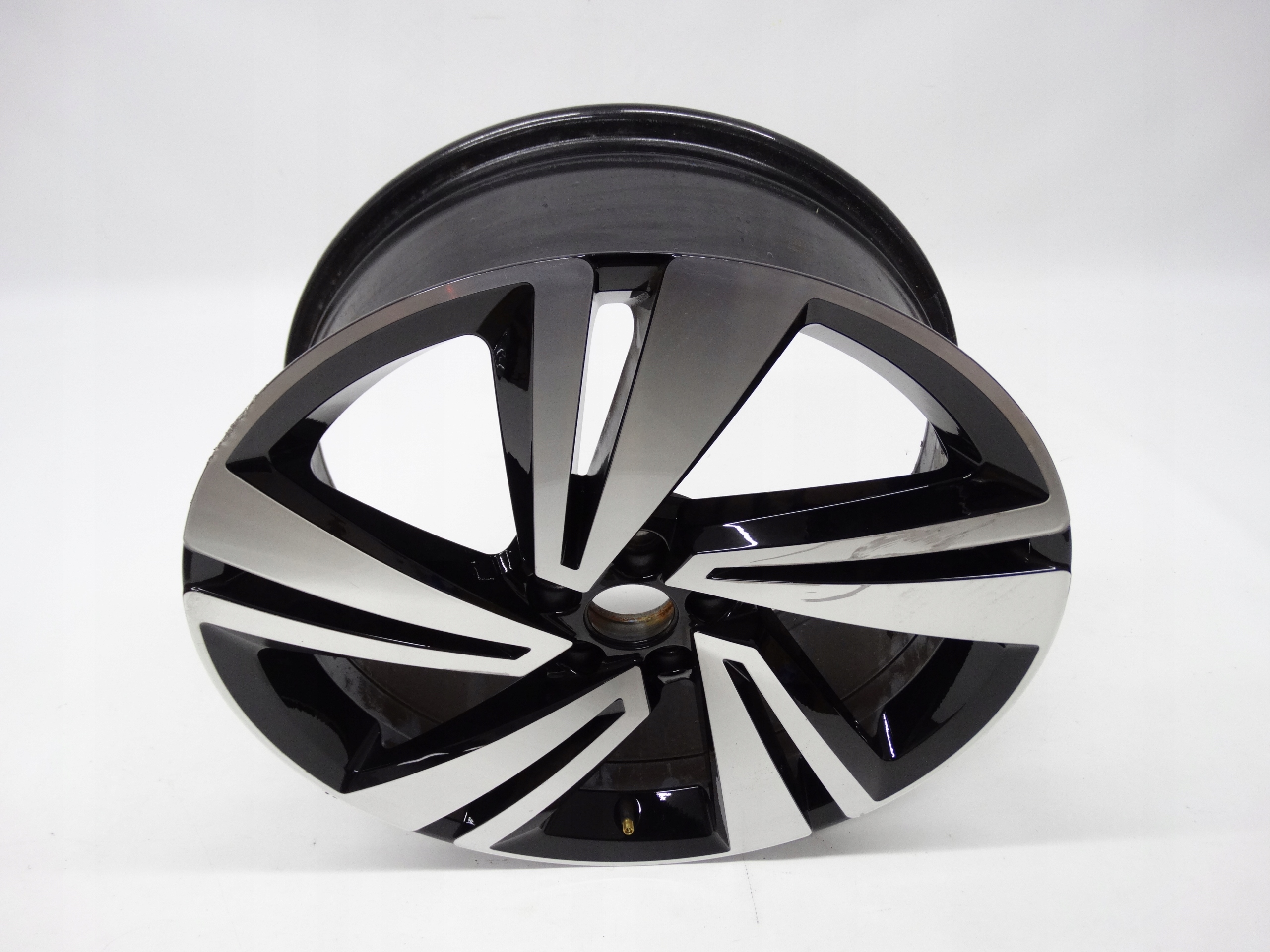 Second image of VW T-Cross 2GM felga 18 cali 2GM601025H oryginalna