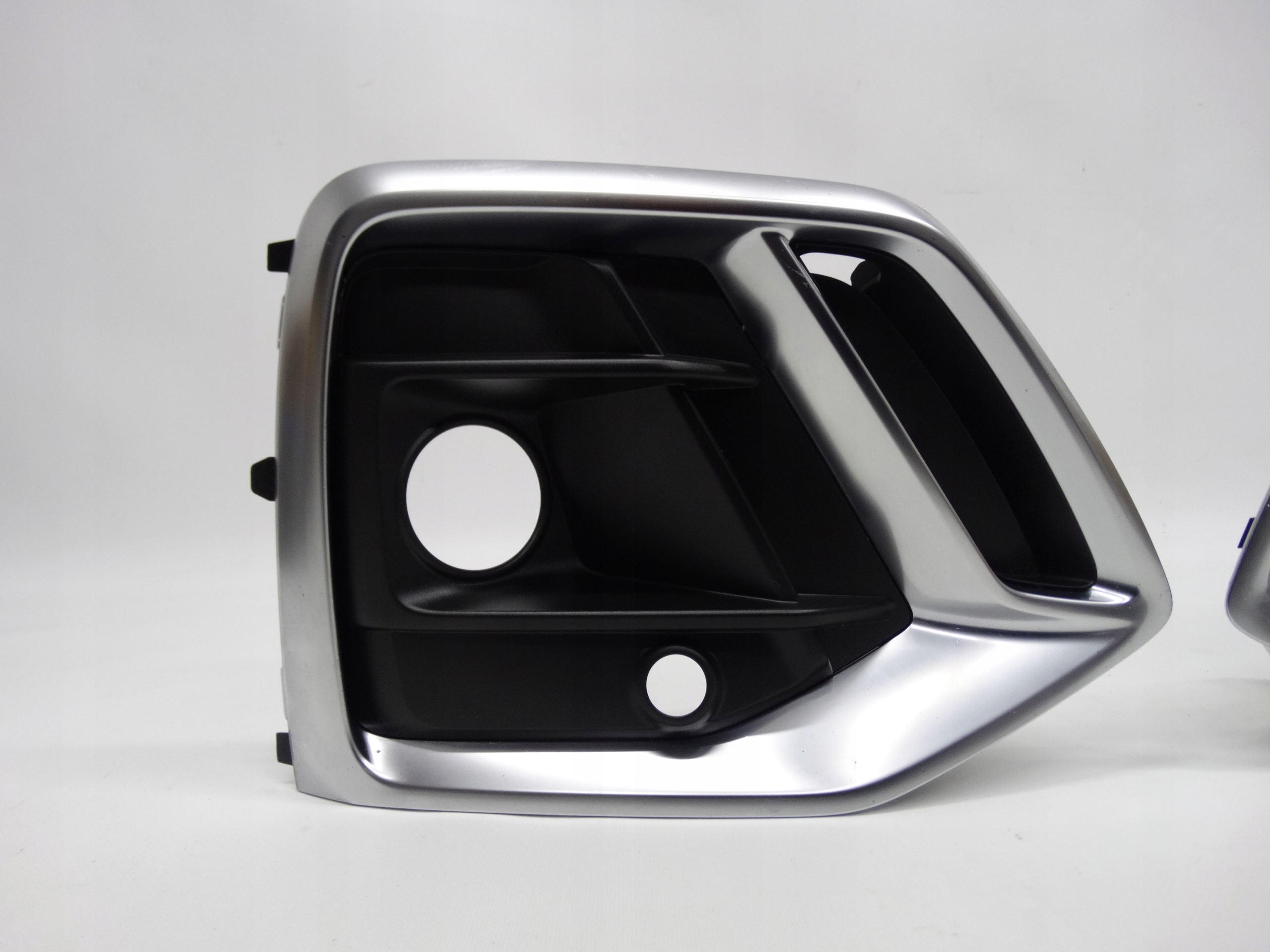 Second image of Audi Q5 II Sportback S-Line 21- kratki prawa + lewa 80F807680C 80F807679C