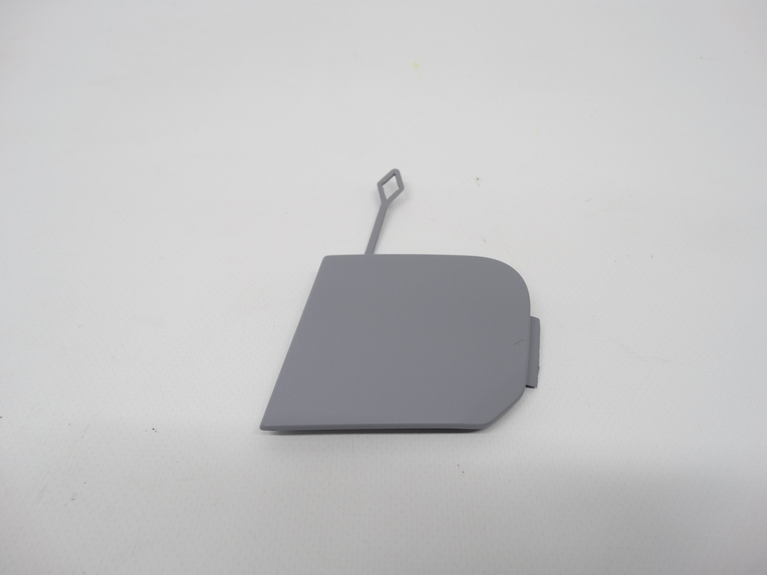 Second image of BMW 7 G11 Lift 18-22 zaślepka haka zderzaka 8073945 oryginalna NOWA