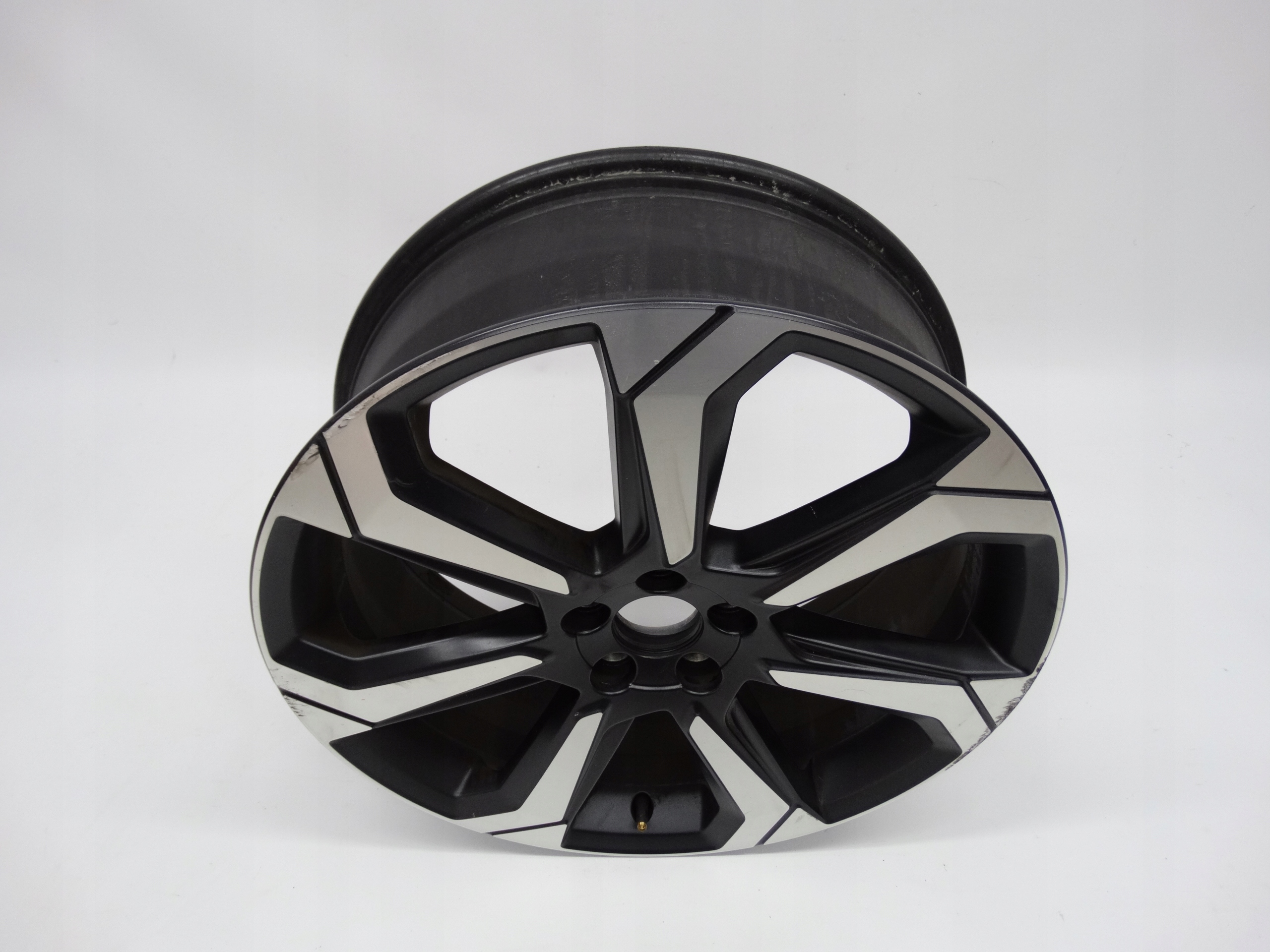 Second image of Volvo V60 Cross Country II felga 20 cali 32207327 oryginalna