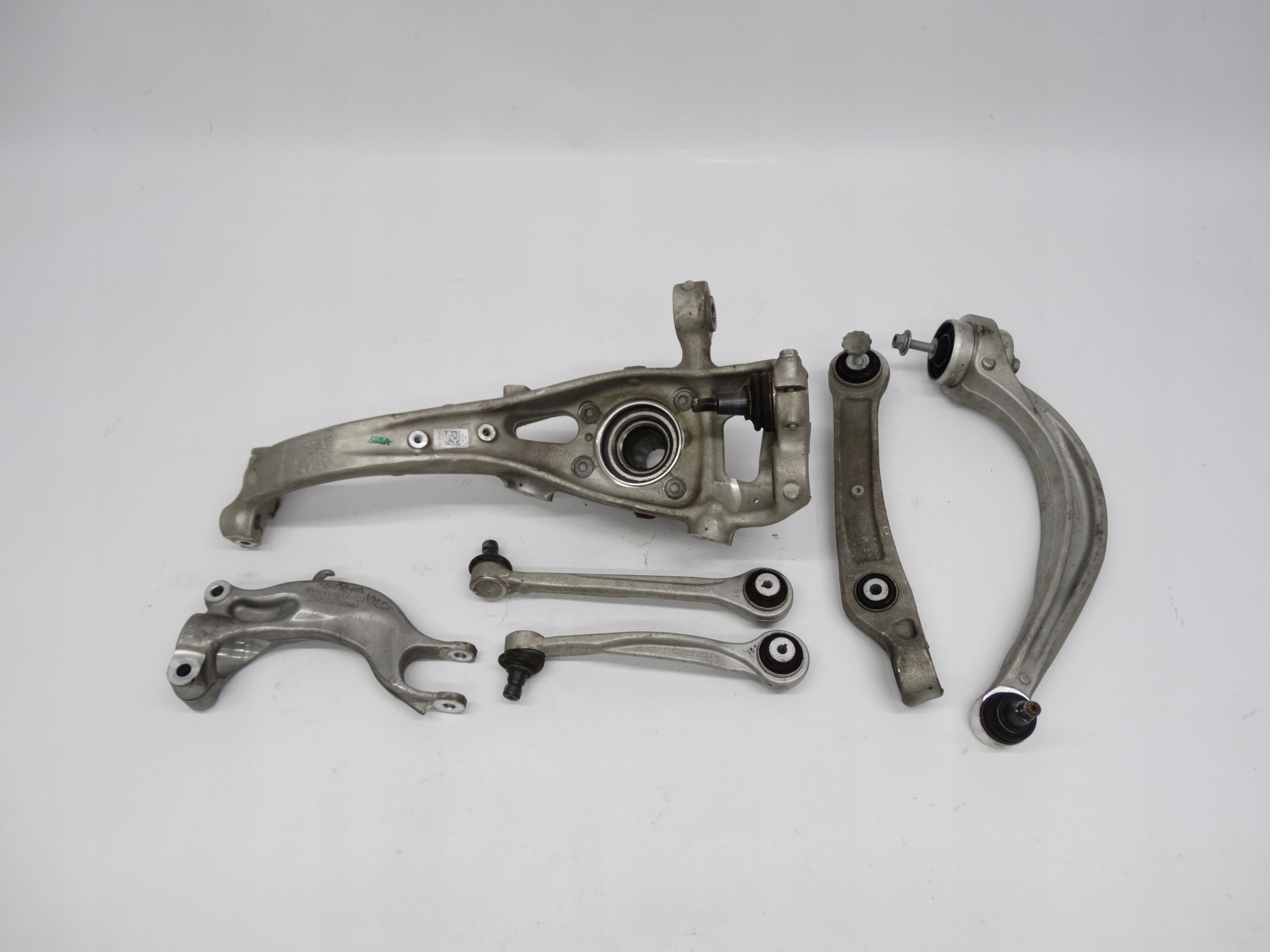 Second image of Audi RSQ8 4M lewa zwrotnica wahacze mocowanie 4M0407559A oryginalne