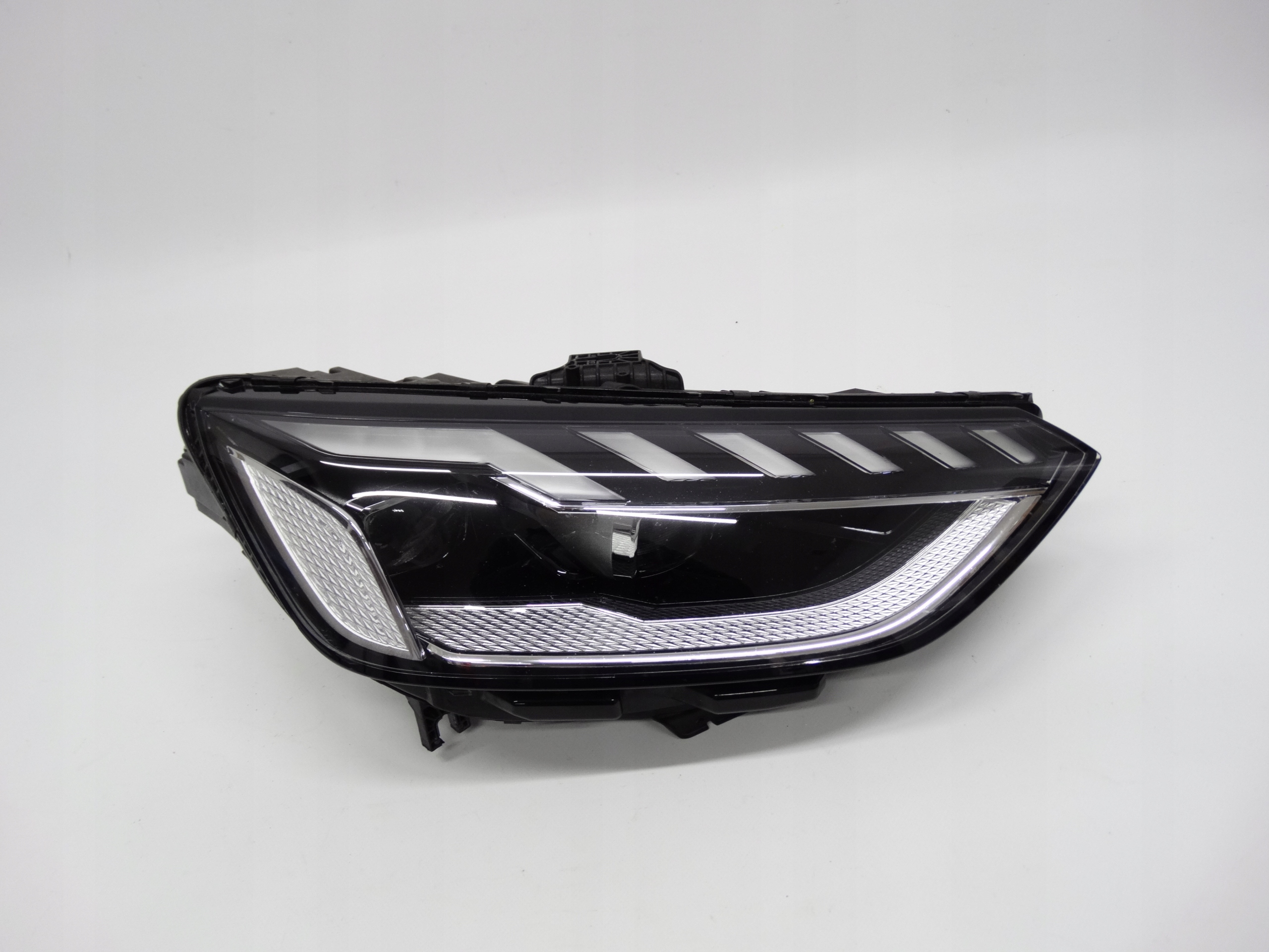 Second image of Audi A4 B9 Lift 8W 19- lampa prawa Full LED Matrix 8W0941036E oryginalna