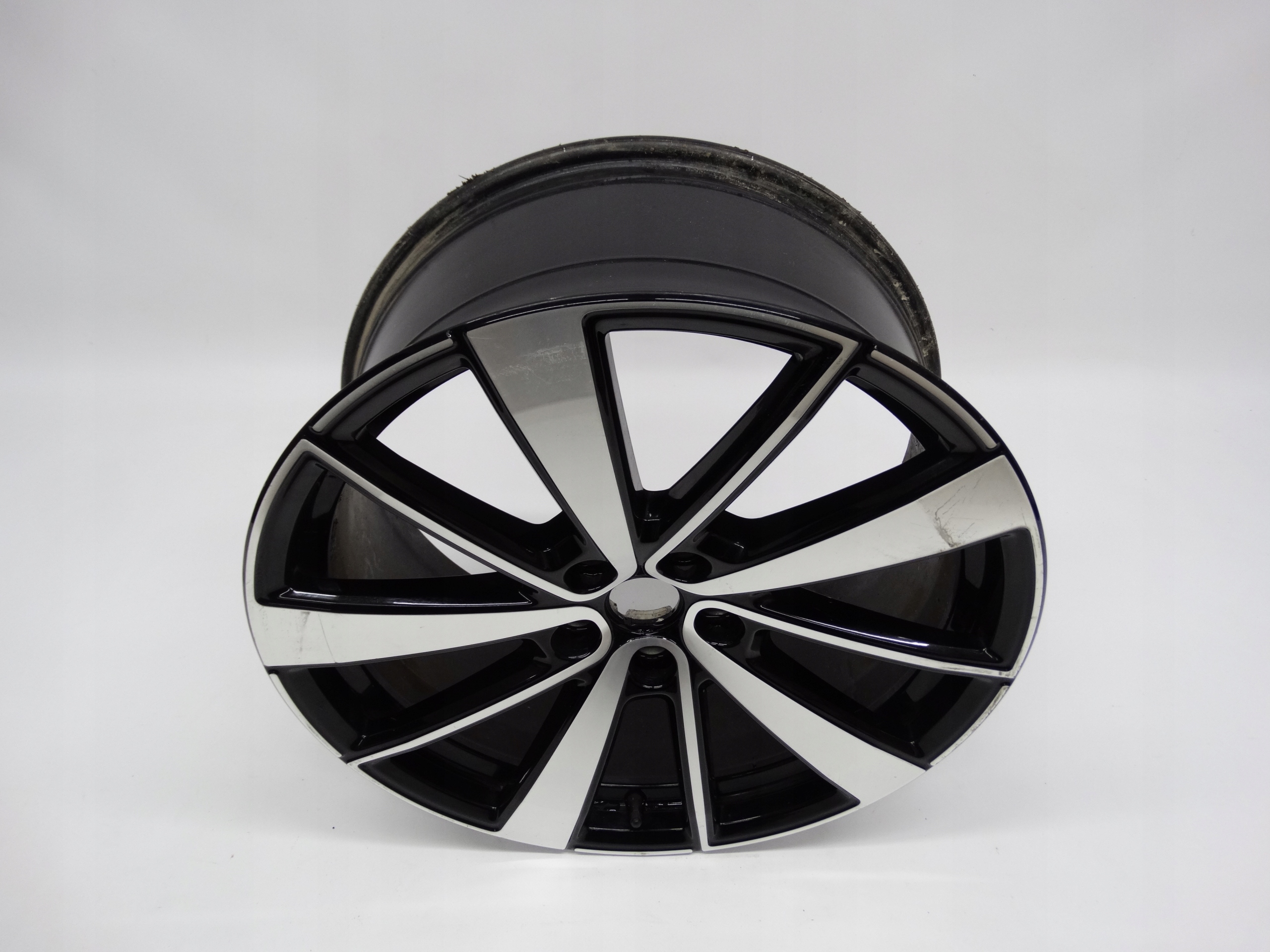 Second image of Polestar 2 felga tylna 19 cali 32134523 oryginalna