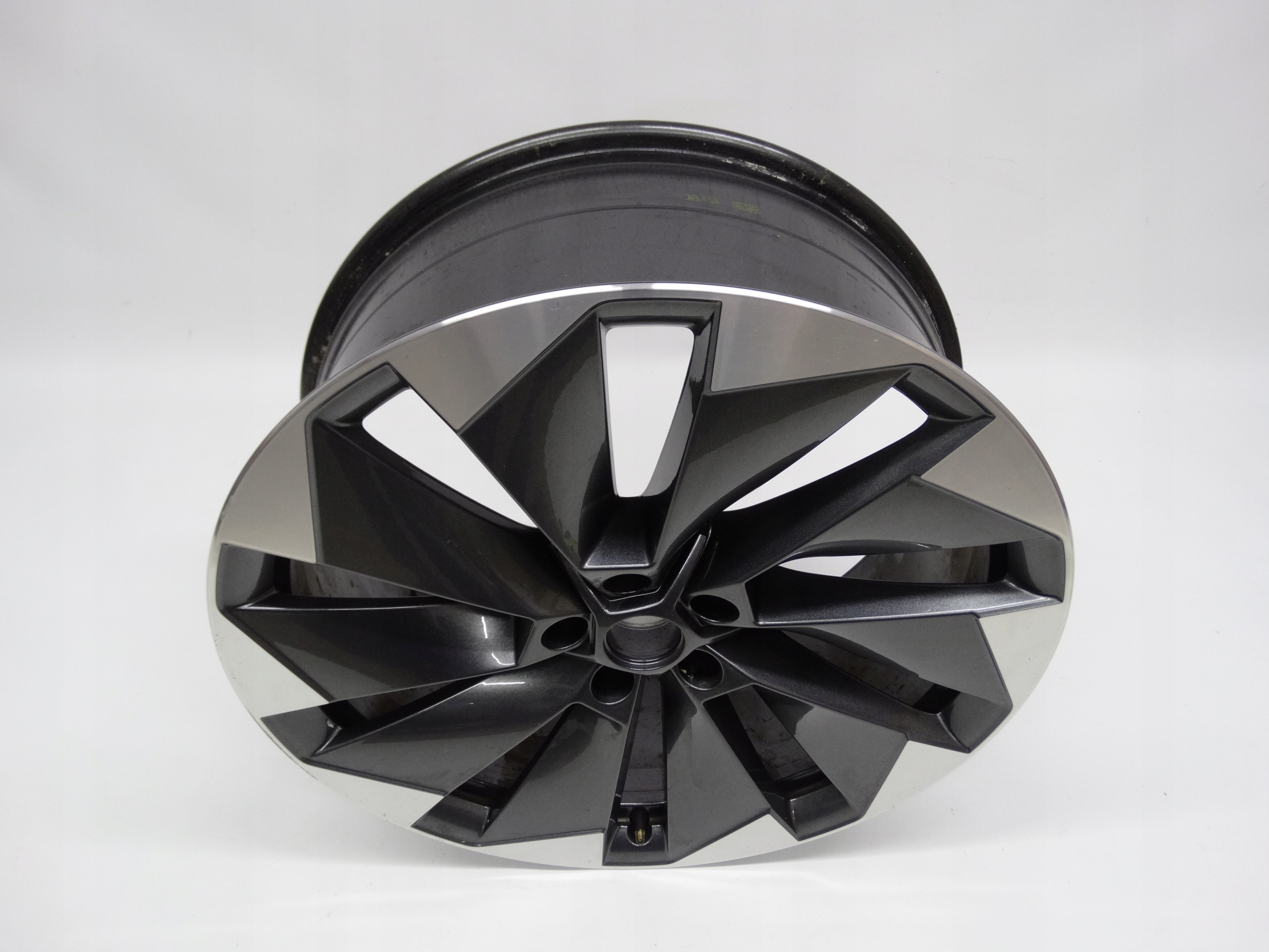 Second image of Skoda Enyaq iV felga 21 cali 5LA601025BL oryginał