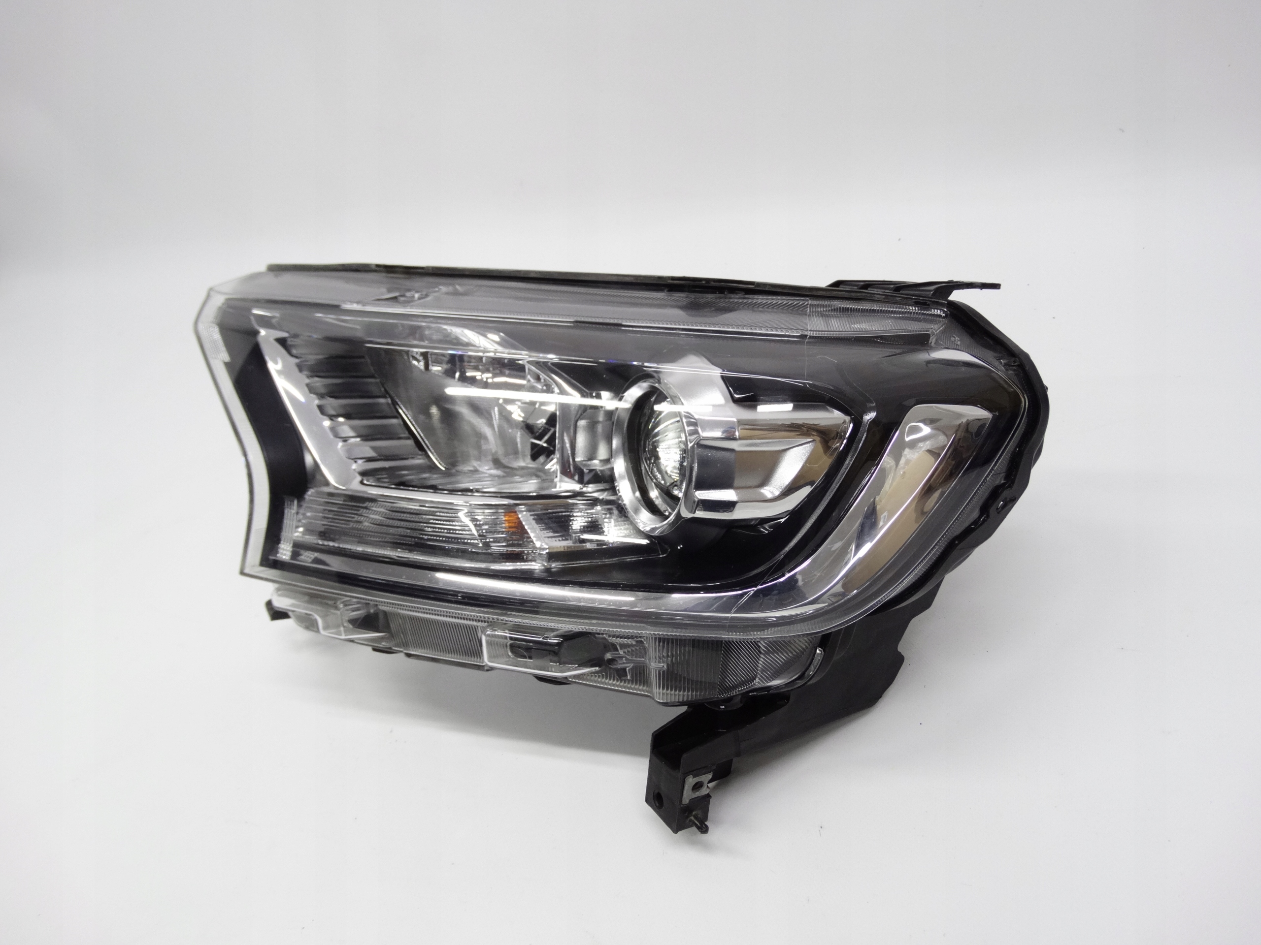 Second image of Ford Ranger V Lift 15-22 lampa zwykła soczewka EB3B-13W030 oryginalna
