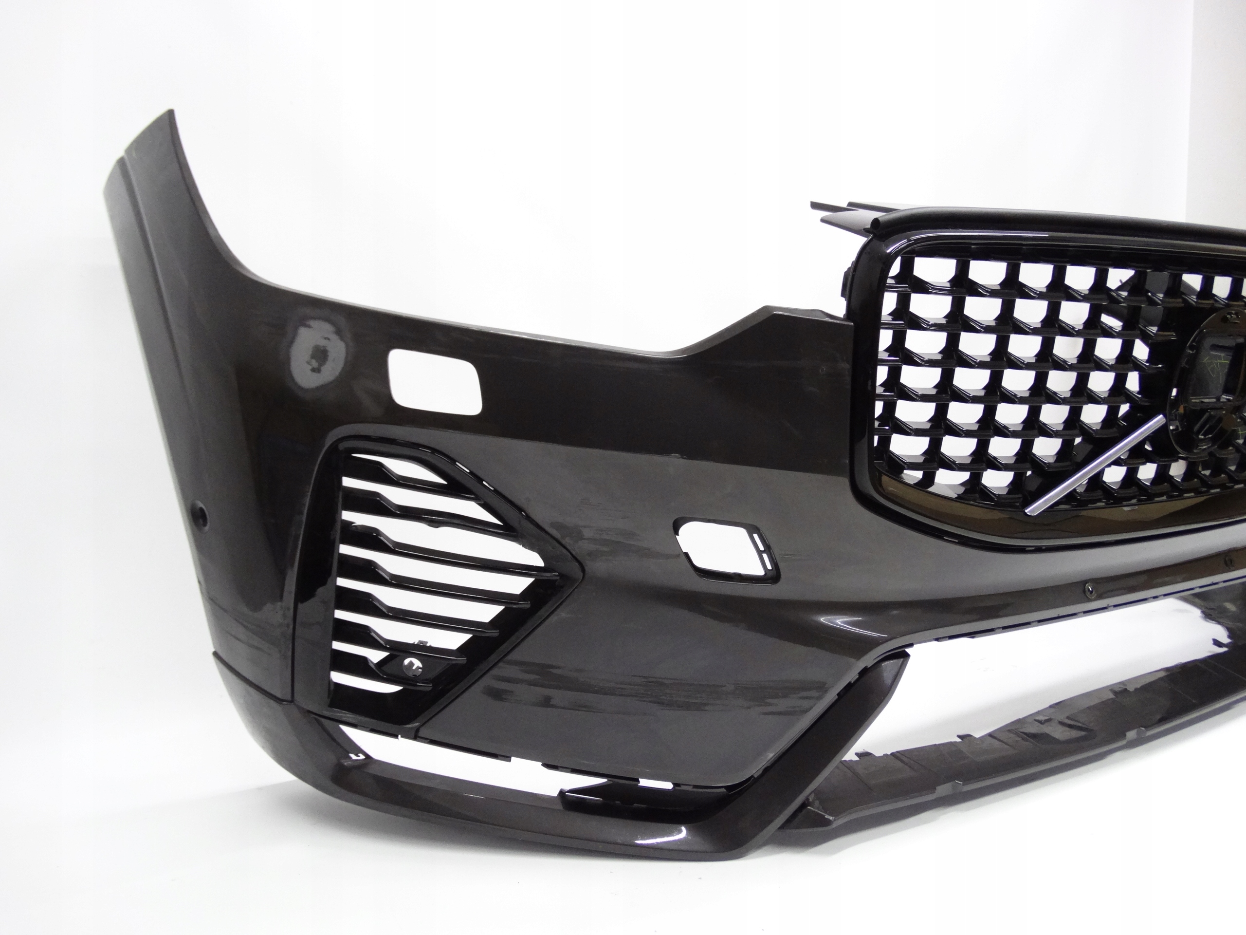 Second image of Volvo XC60 II Lift R Design 21- zderzak przedni oryginalny 32296893