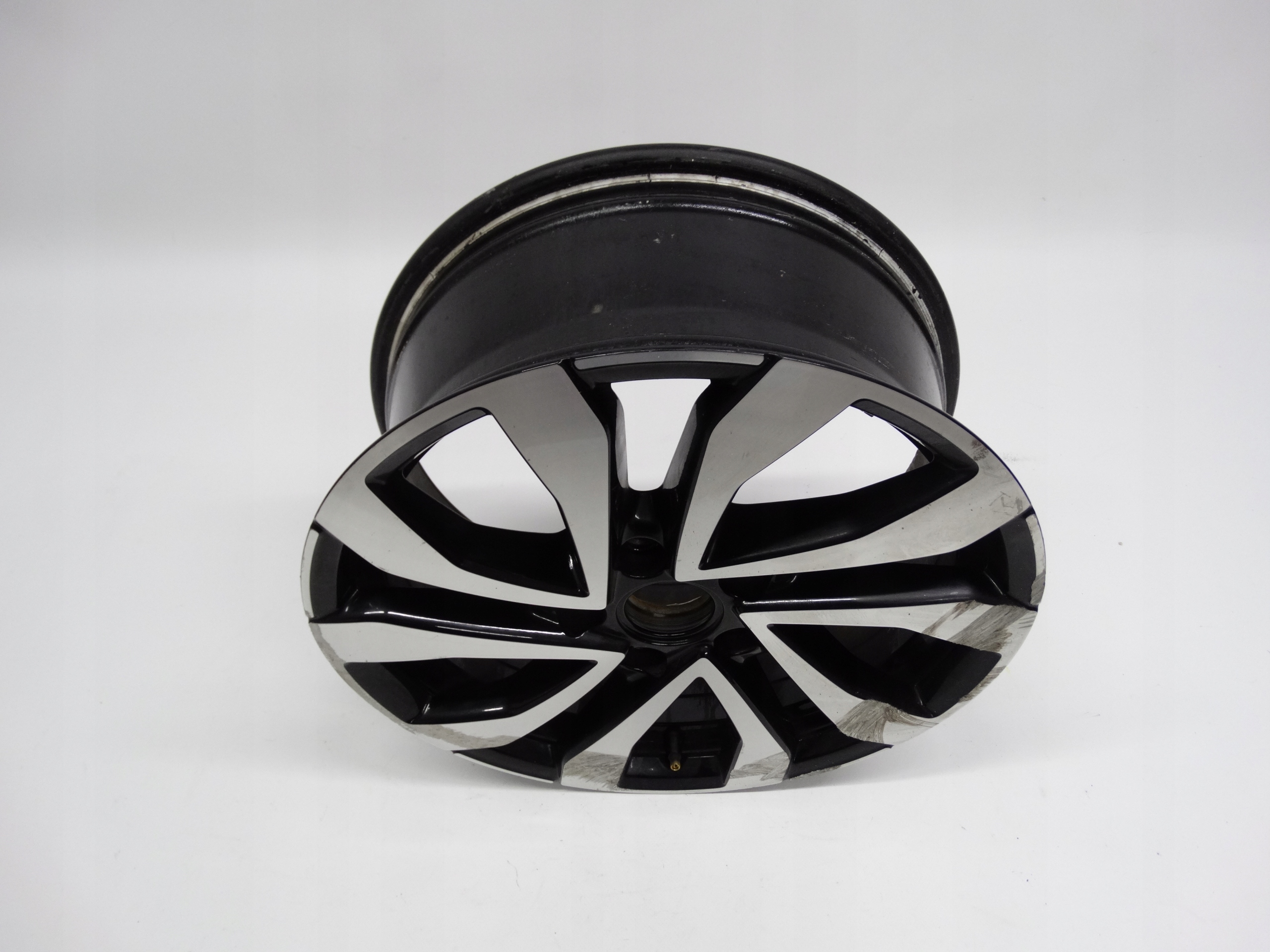 Second image of VW Golf VIII 5H felga 16 cali 5H0601025AC oryginalna