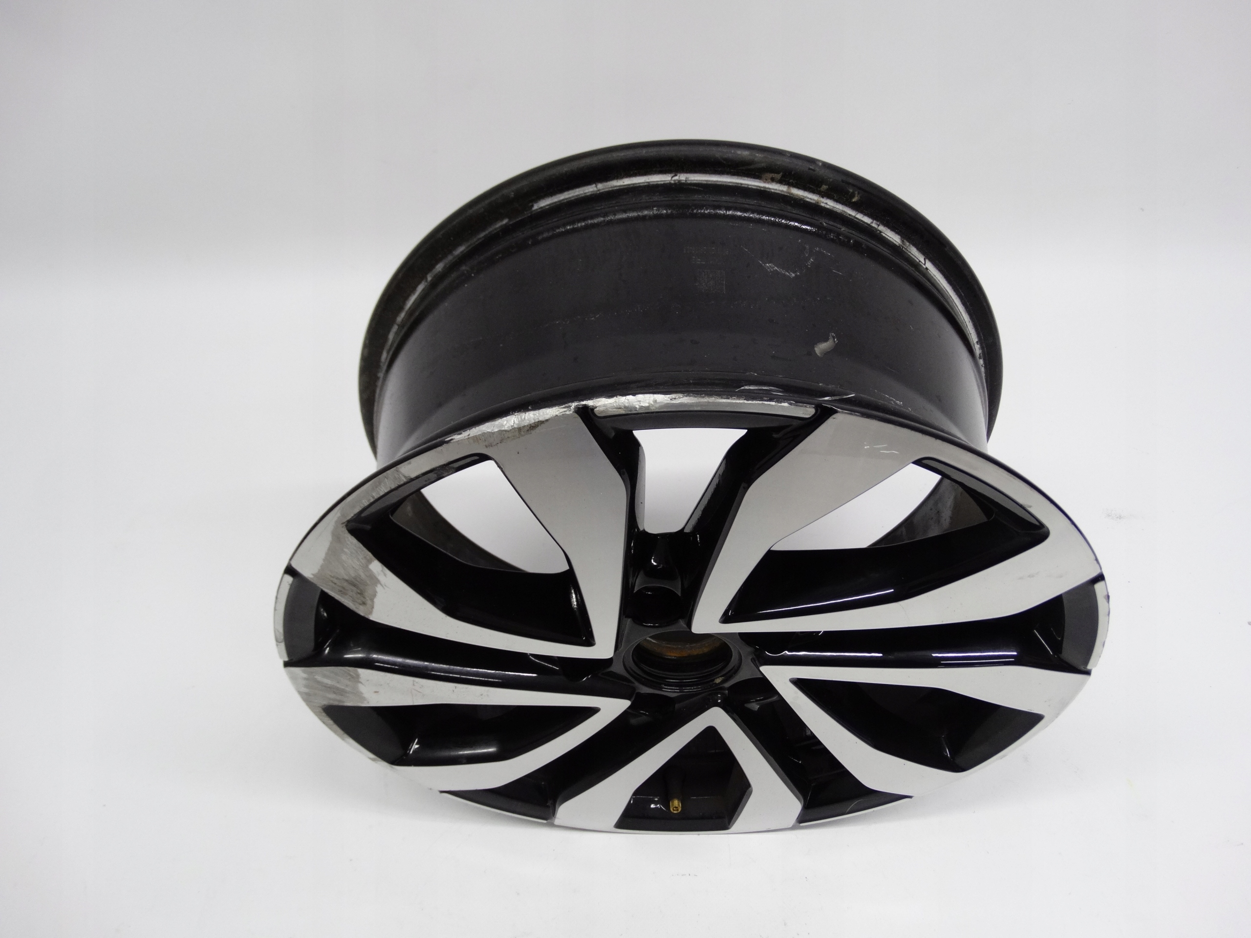 Second image of VW Golf VIII 5H felga 16 cali 5H0601025AC oryginalna