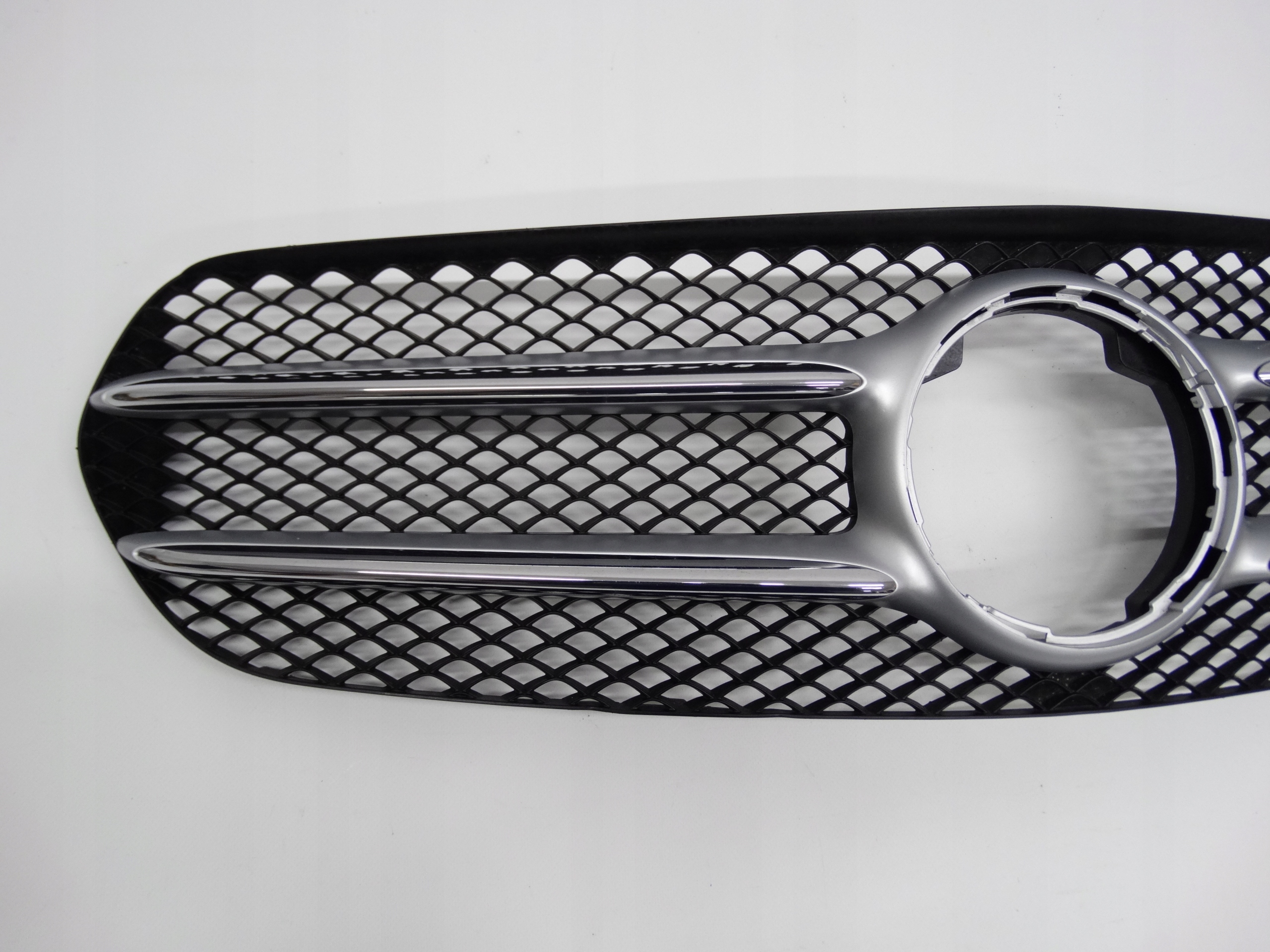 Second image of Mercedes B-Klasa W247 2018-2022 grill atrapa oryginalna A2478880800