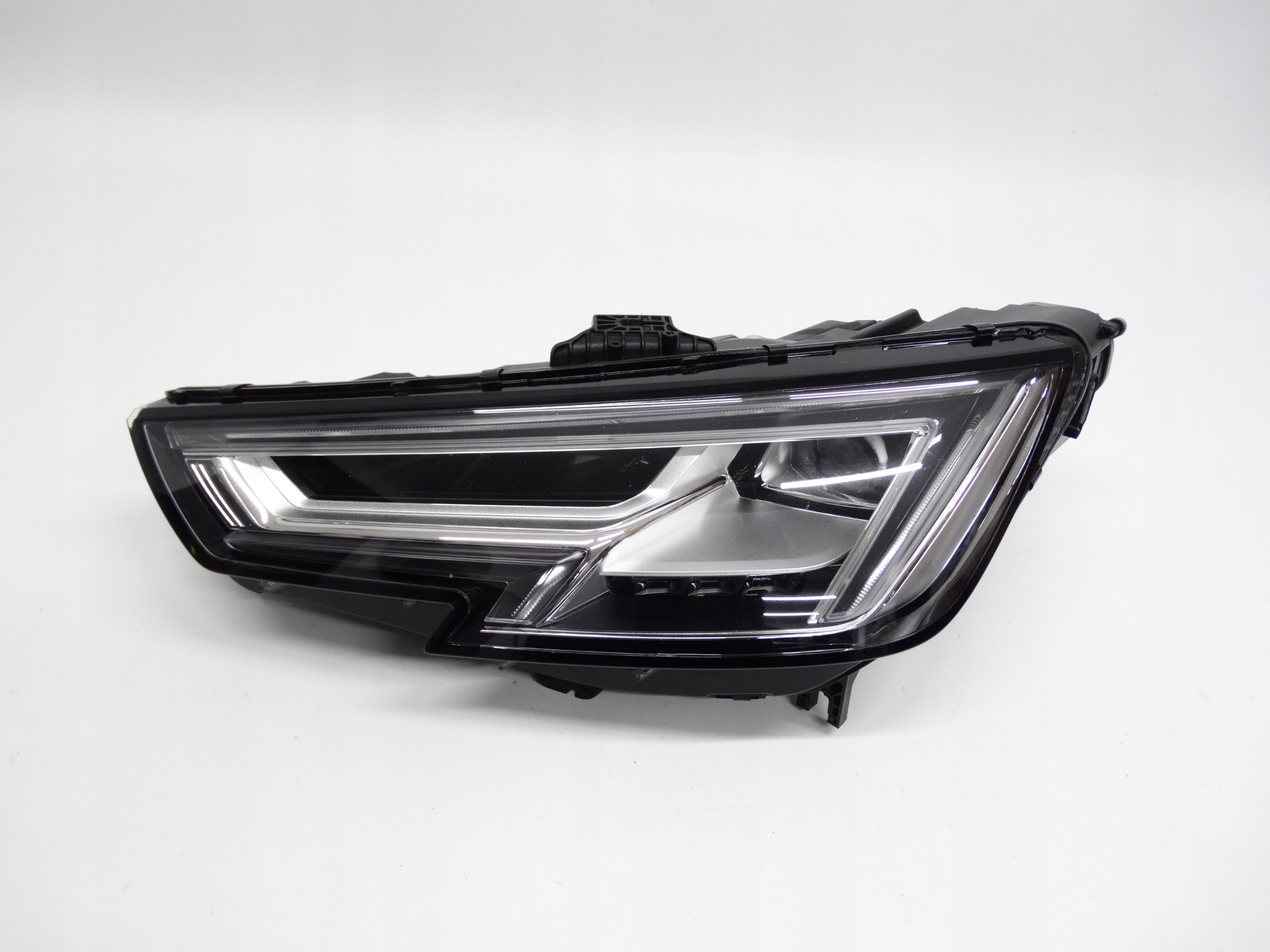 Second image of Audi A4 B9 8W 15-19 lampa lewa Full LED 8W0941033 oryginalna