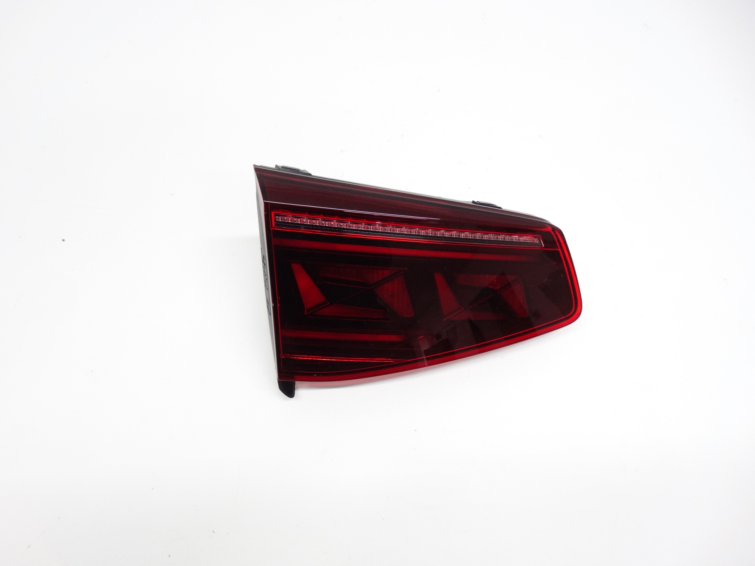 Second image of VW Passat B8 Kombi Lift 19-23 lampa lewa LED w klapę 3G9945307N