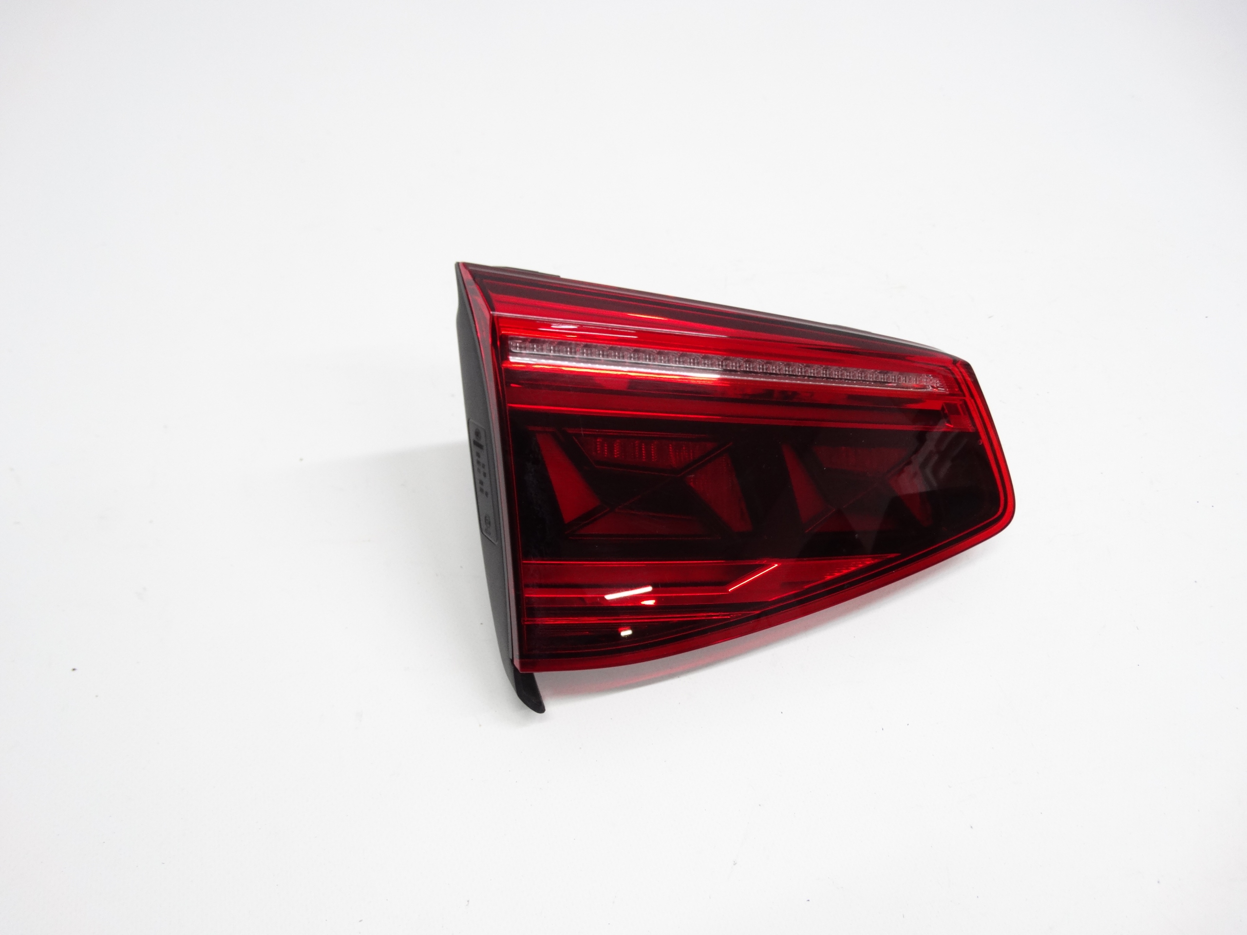 Second image of VW Passat B8 Kombi Lift 19-23 lampa lewa LED w klapę 3G9945307M