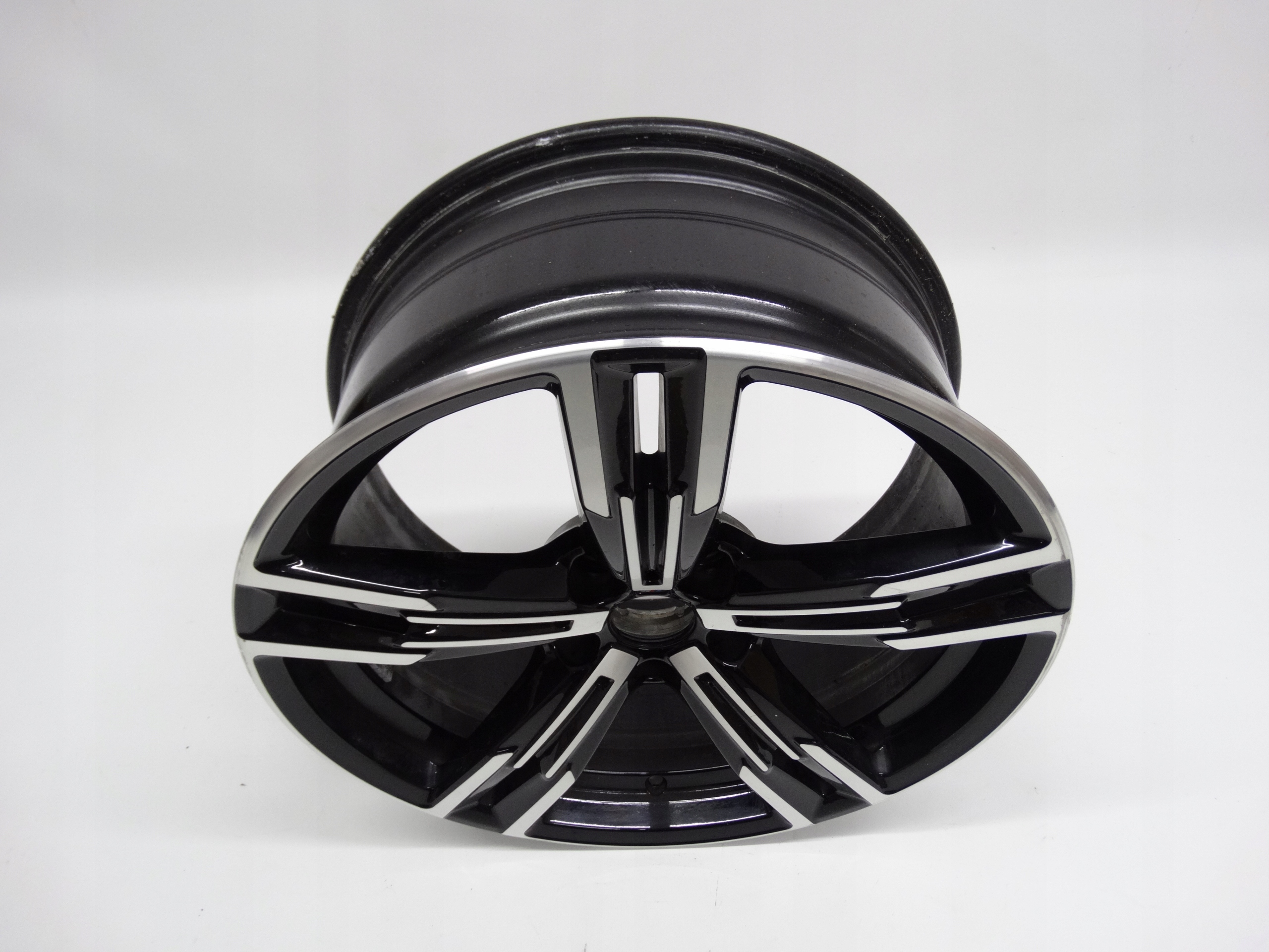 Second image of BMW 3 G20 G21 felga 18 cali tylna 8746632 oryginalna