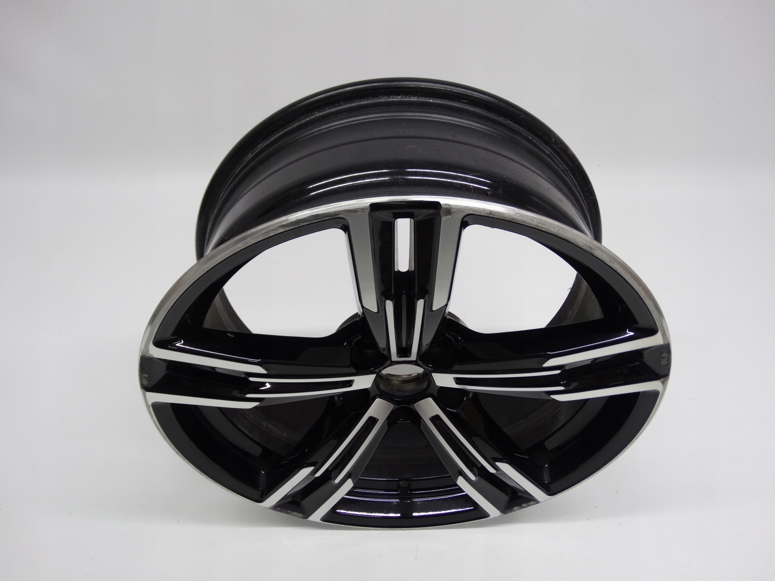 Second image of BMW 3 G20 G21 felga 18 cali przednia 8746631 oryginalna