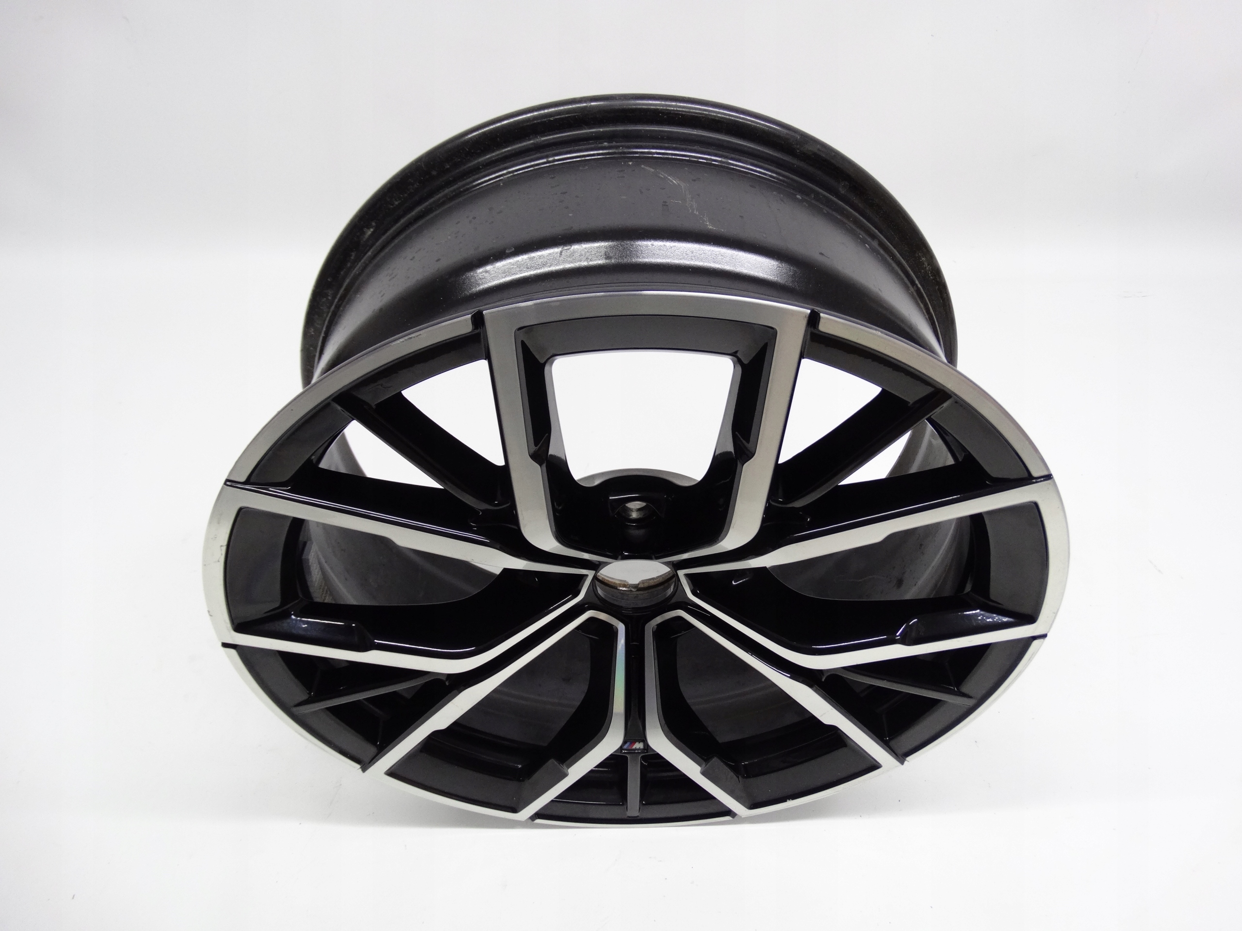 Second image of BMW 5 G30 G31 felga 19 cali przednia 8747234 oryginalna