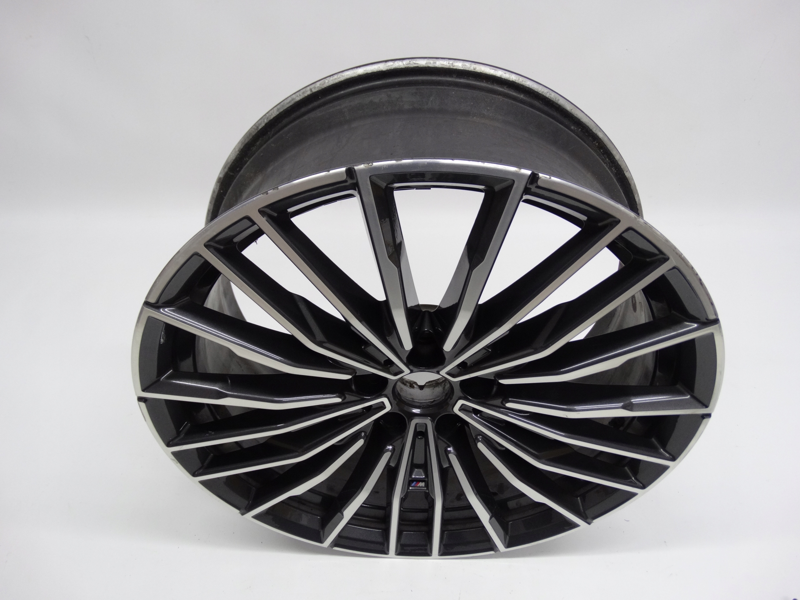 Second image of BMW 8 G14 G15 felga 20 cali przednia 8072025 oryginalna