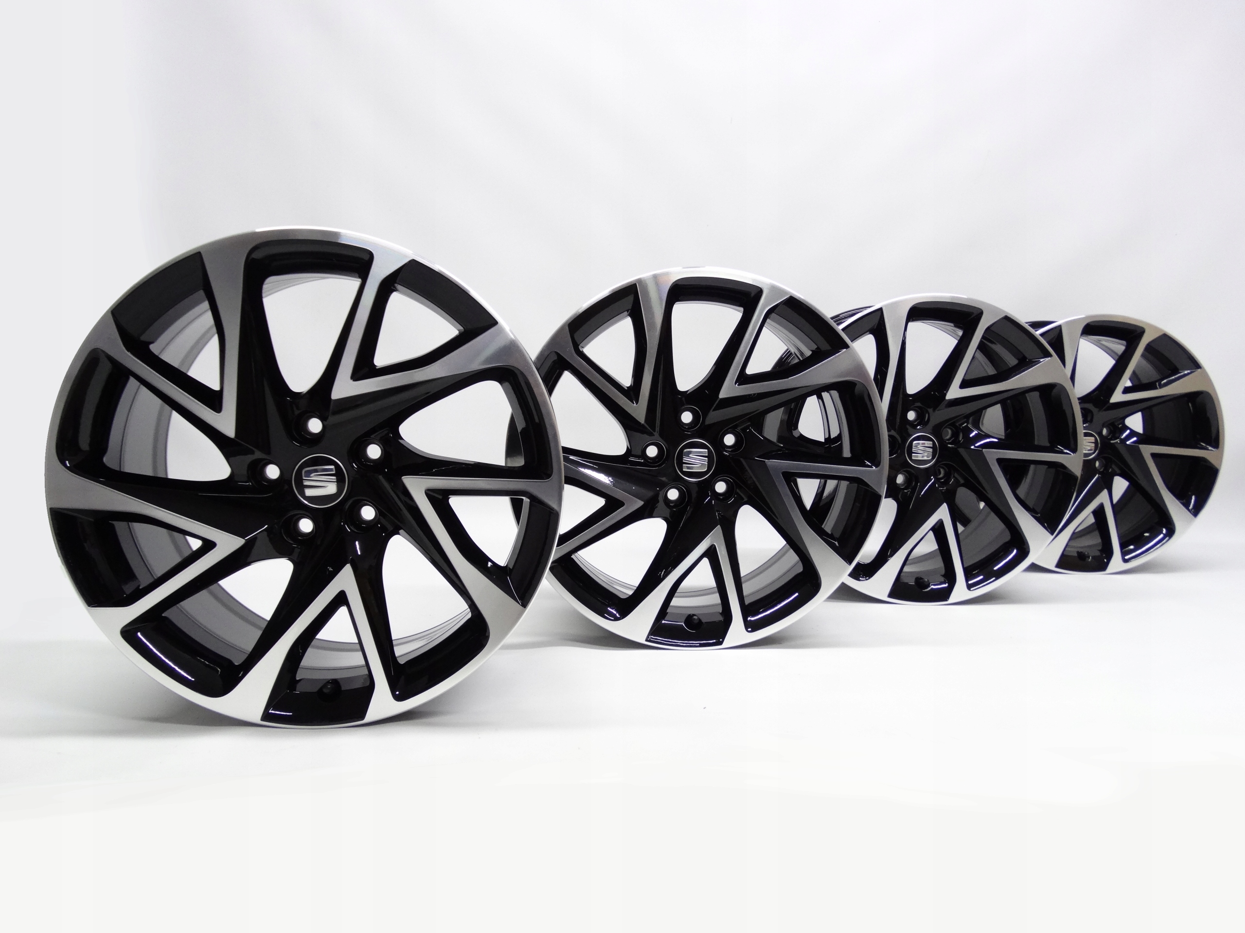 Second image of Cupra Formentor Leon IV komplet felg 18 cali 5FF601025C oryginalne