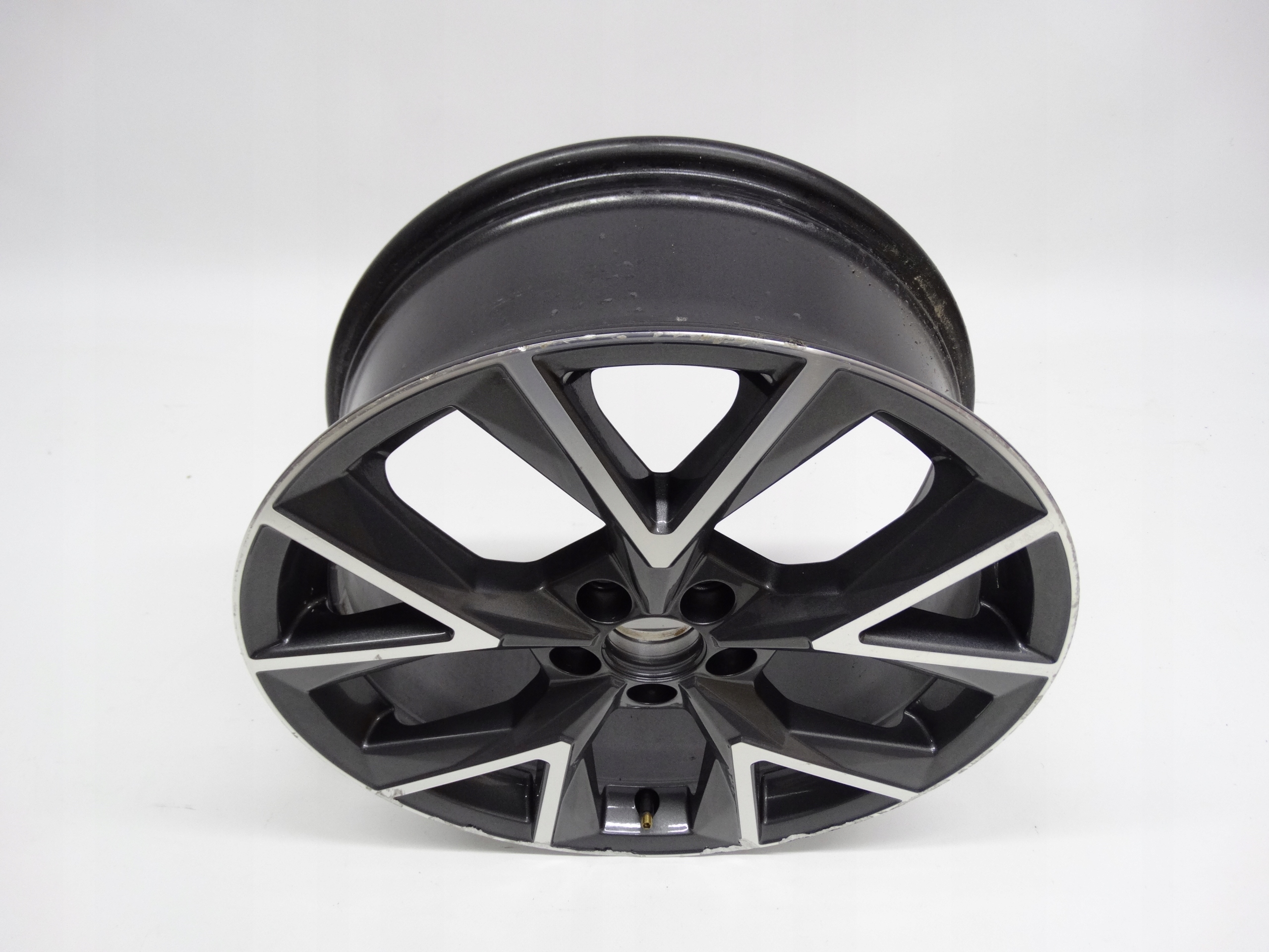 Second image of Audi A1 II 82A 2018+ felga 17 cali 82A601025AA oryginalna