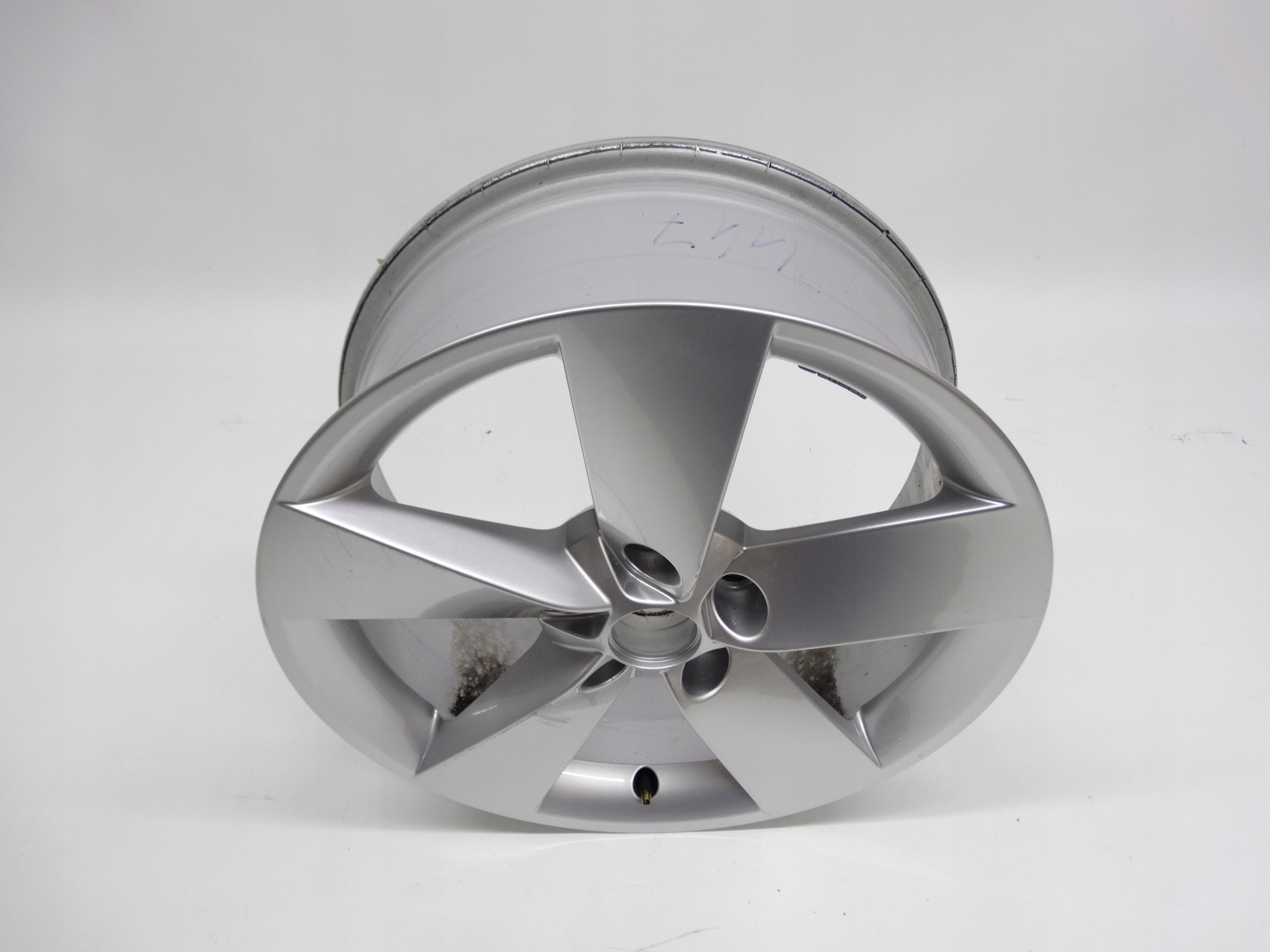 Second image of Skoda Karoq 57A felga 17 cali 57A601025F oryginalna