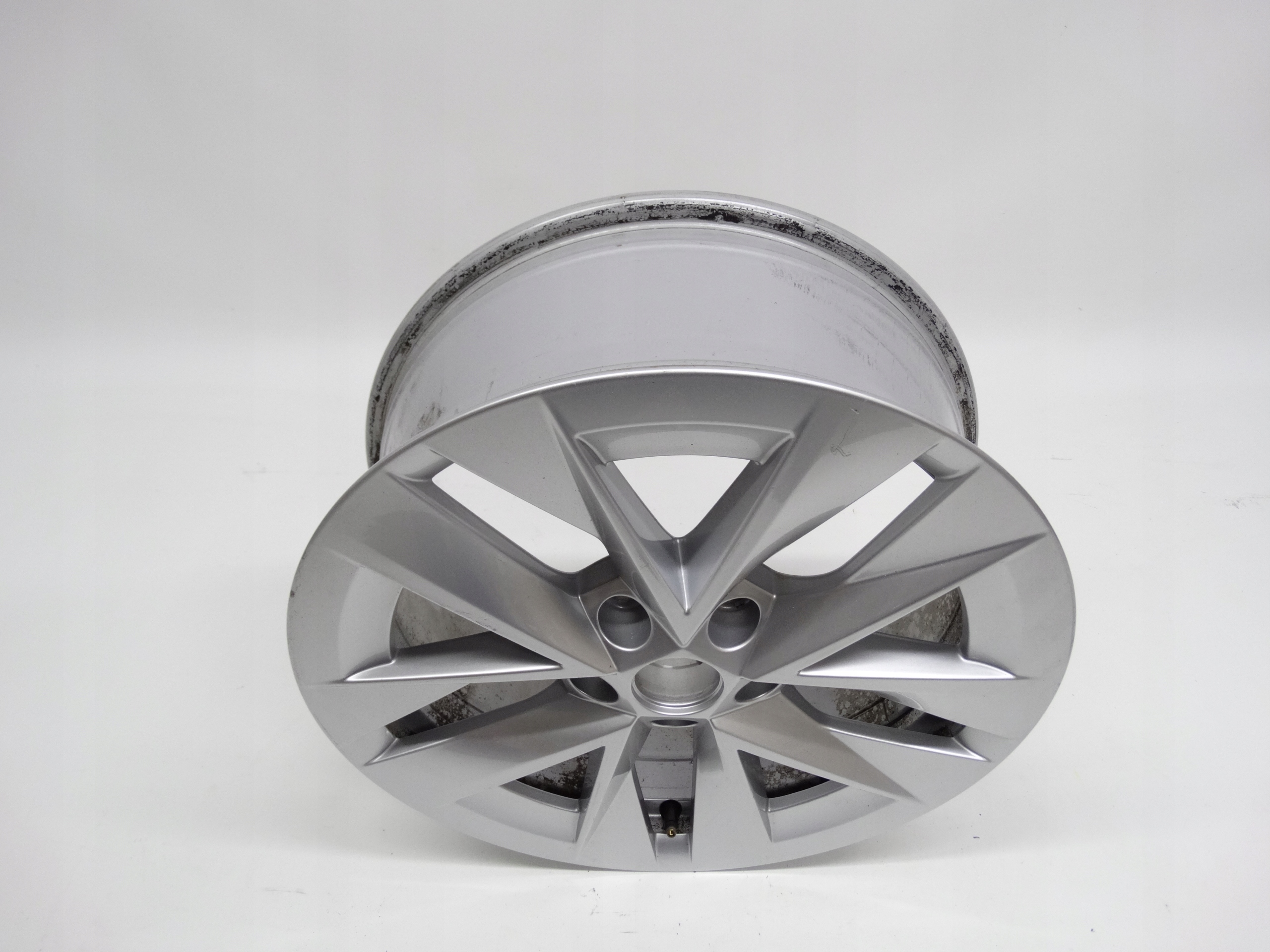 Second image of Skoda Octavia IV 5E3 felga 17 cali 5E3601025E oryginalna