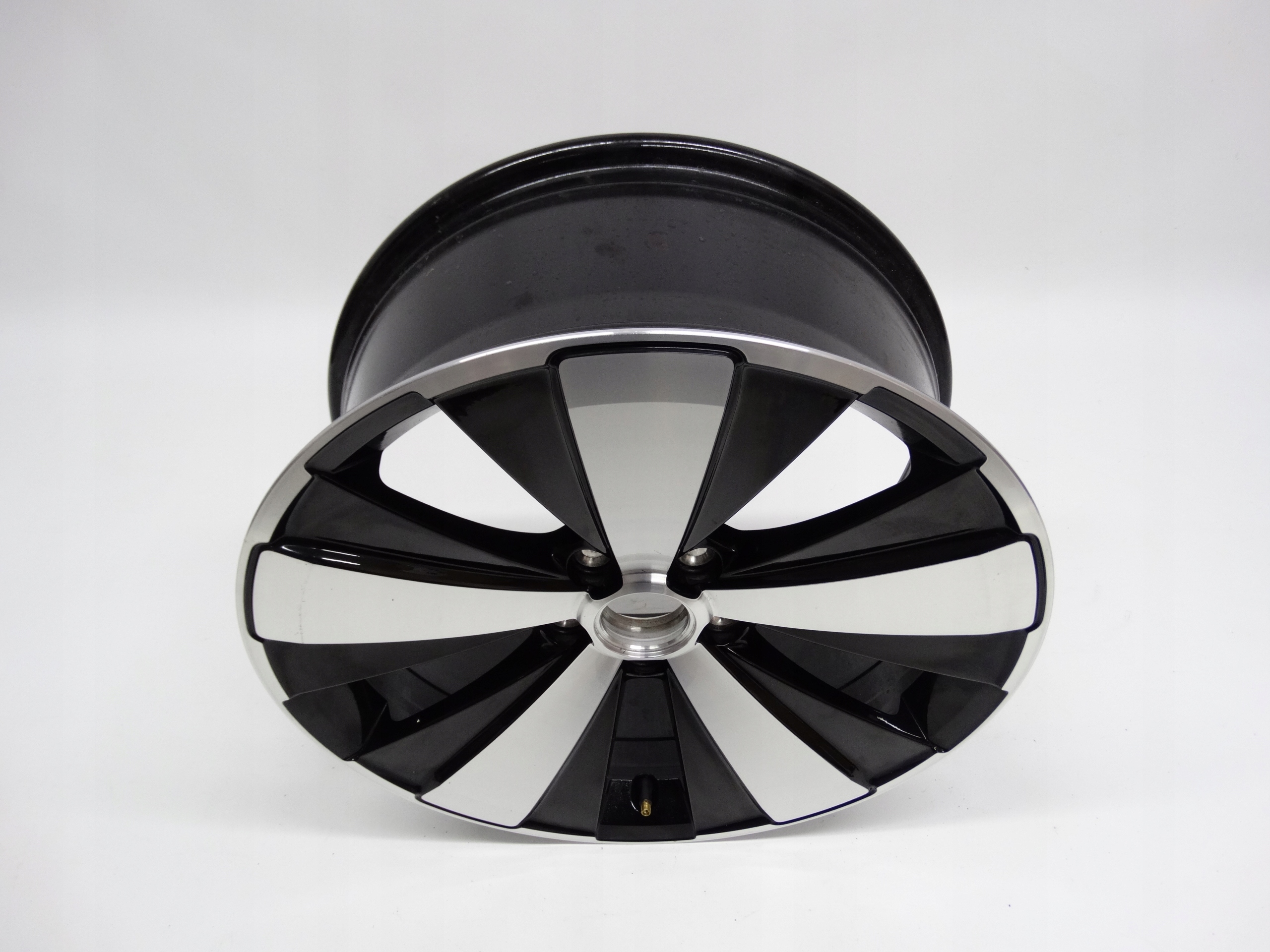 Second image of VW Beetle 5C felga 18 cali 5C0601025AK oryginalna