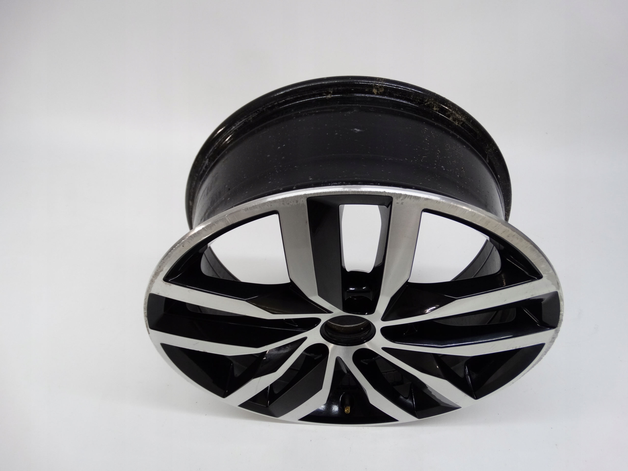 Second image of VW Golf VII 5G felga 17 cali 5G0601025BT oryginalna