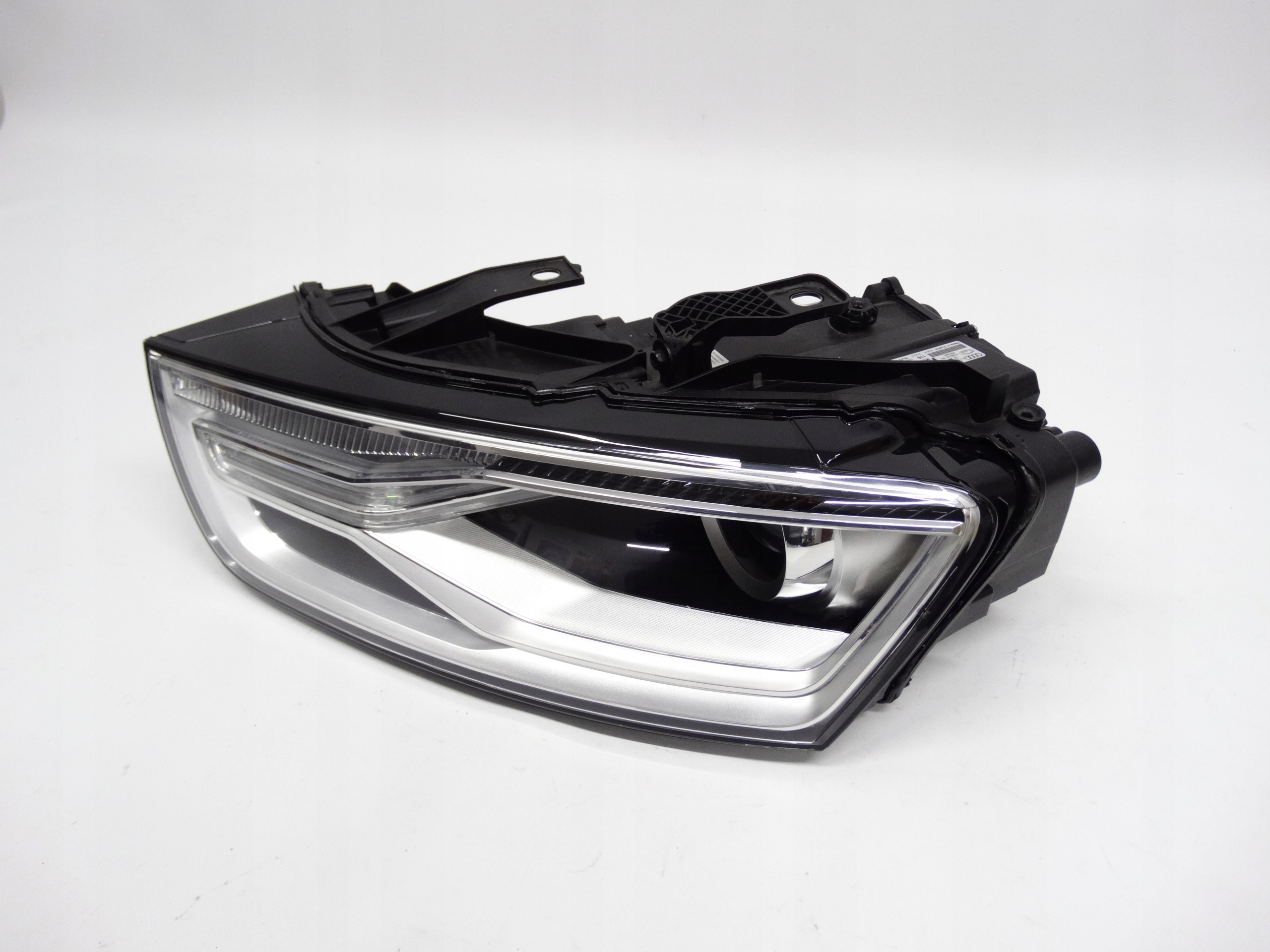 Second image of Audi Q3 8U Lift 14-18 lampa lewa Xenon nieskrętny + LED 8U0941005C oryginał