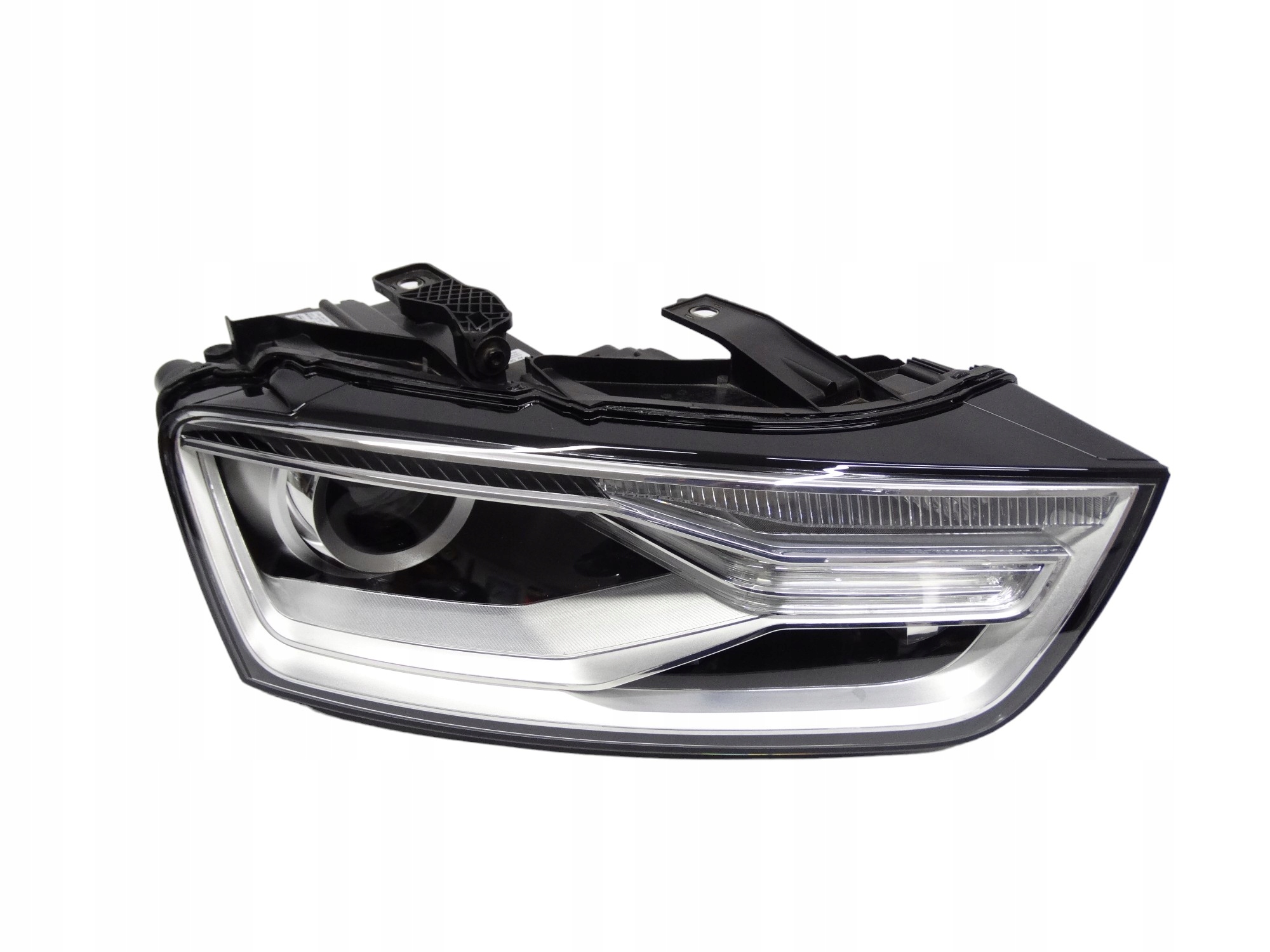 Audi Q3 8U Lift 14-18 lampa prawa Xenon nieskrętny + LED 8U0941006C