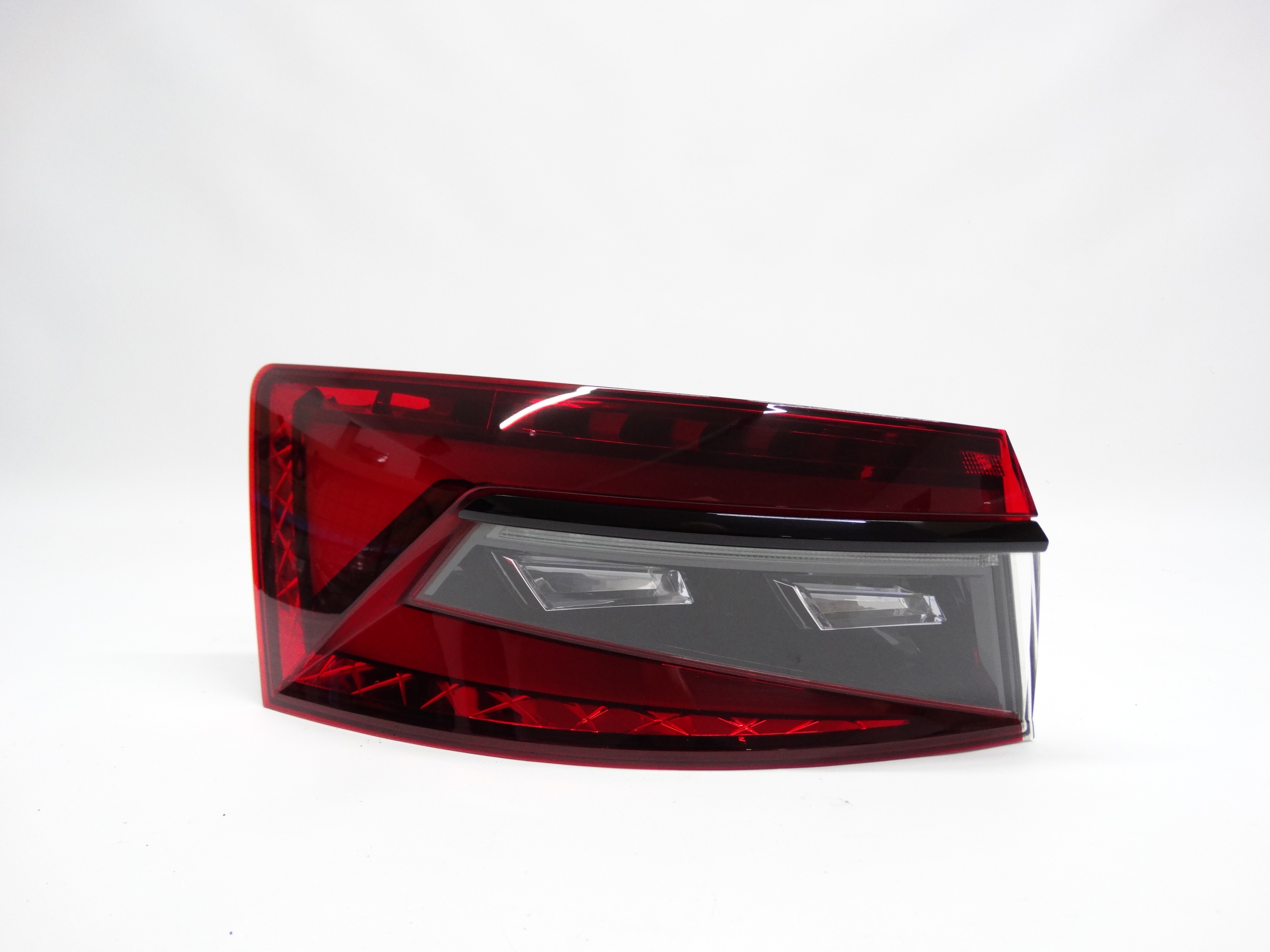 Second image of Skoda SuperB III Lift Sedan 19-24 lampa tylna lewa LED 3V5945207B