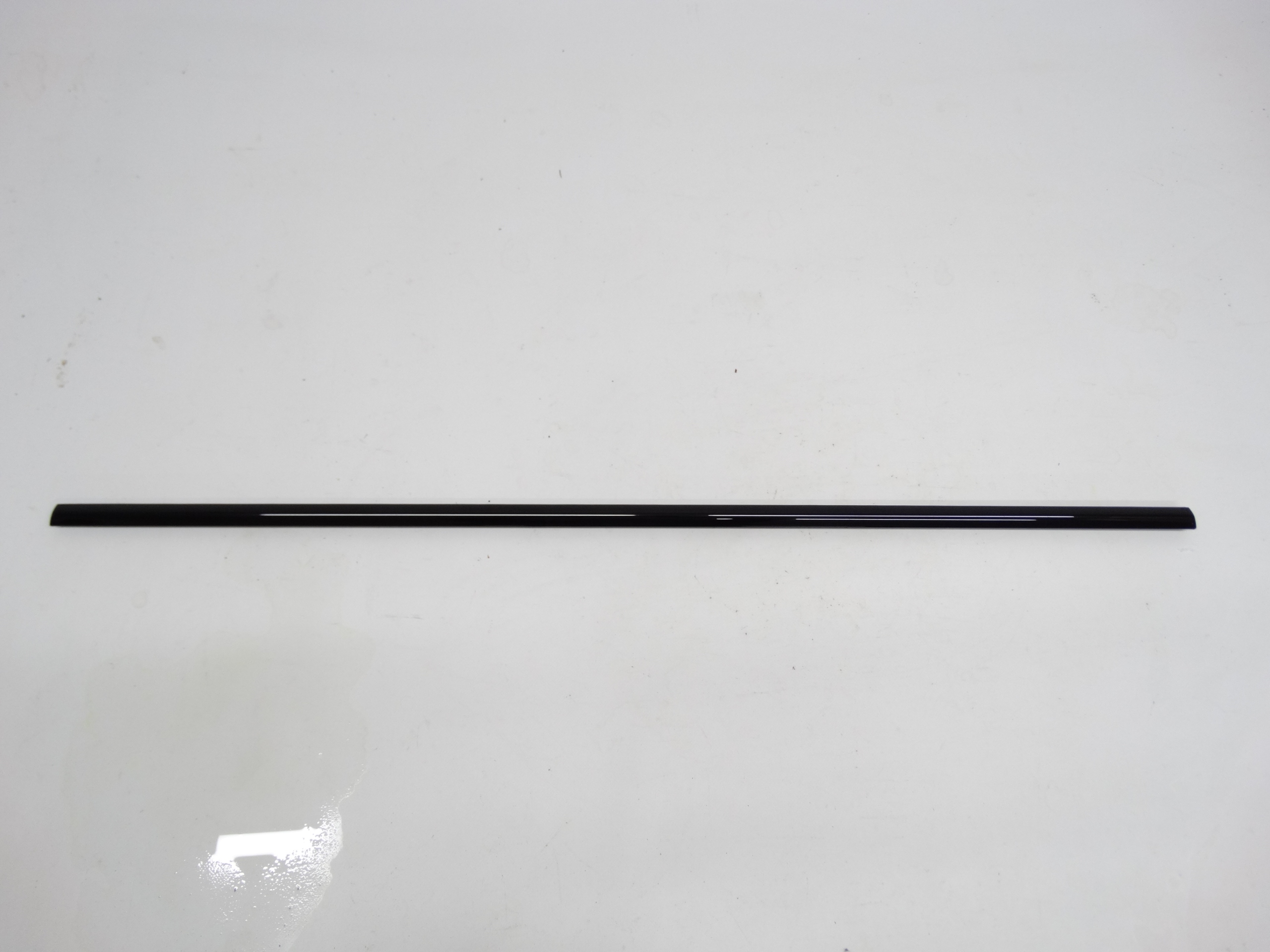 Second image of BMW 5 kombi F11 10-17 listwa zgarniająca drzwi czarna prawa tylna 7209714