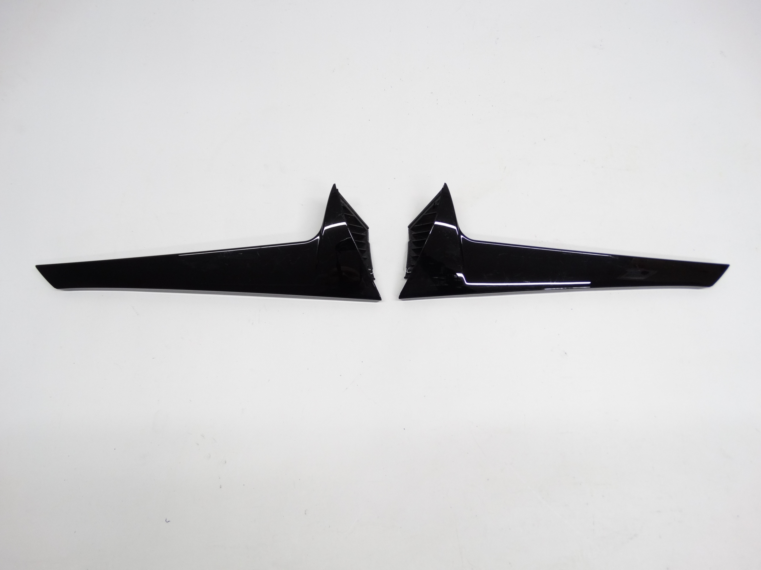 Second image of VW Golf VIII Kombi 5H9 2020+ listwy klapy L + P 5H9827940B 5H9827939B