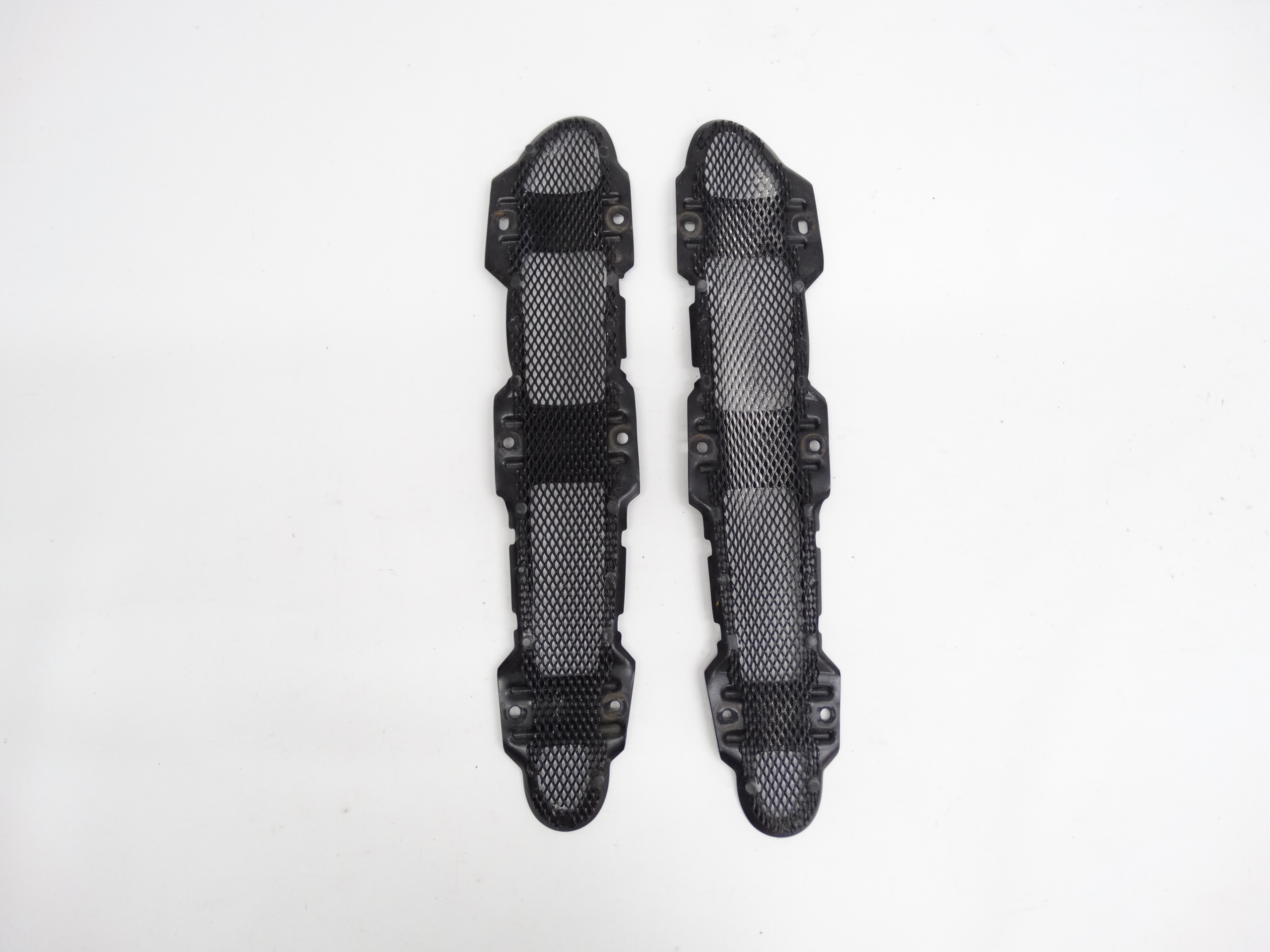 Second image of Aston Martin DB11 V12 2016+ kratki maski środkowe L+P HY53-16A758-AB