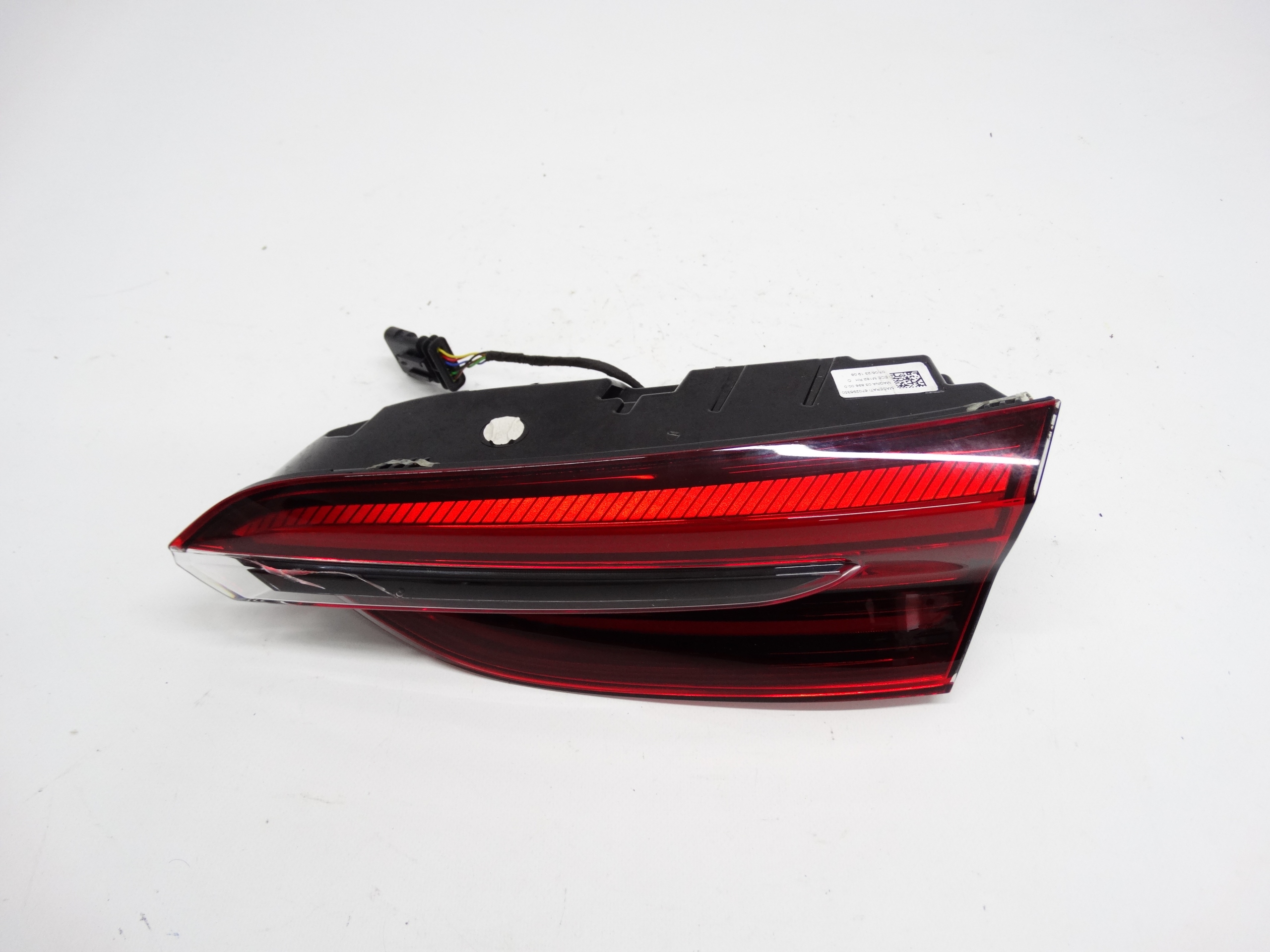 Second image of Maserati Grecale M182 2023 lampa tylna prawa LED w klapę 670296350 oryginał