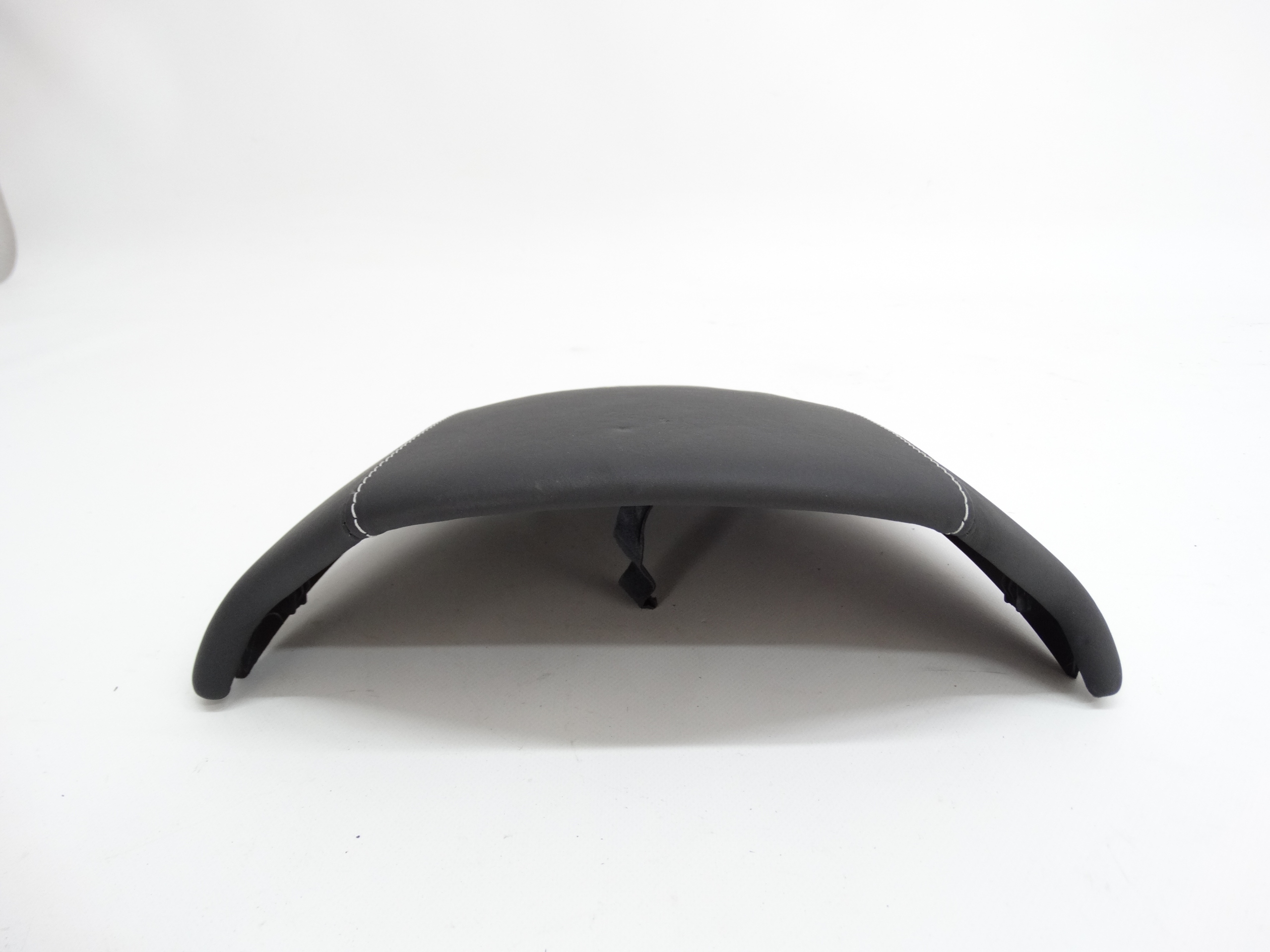 Second image of Aston Martin DB9 DBS Virage daszek osłona licznika 8D33-10862-AAW