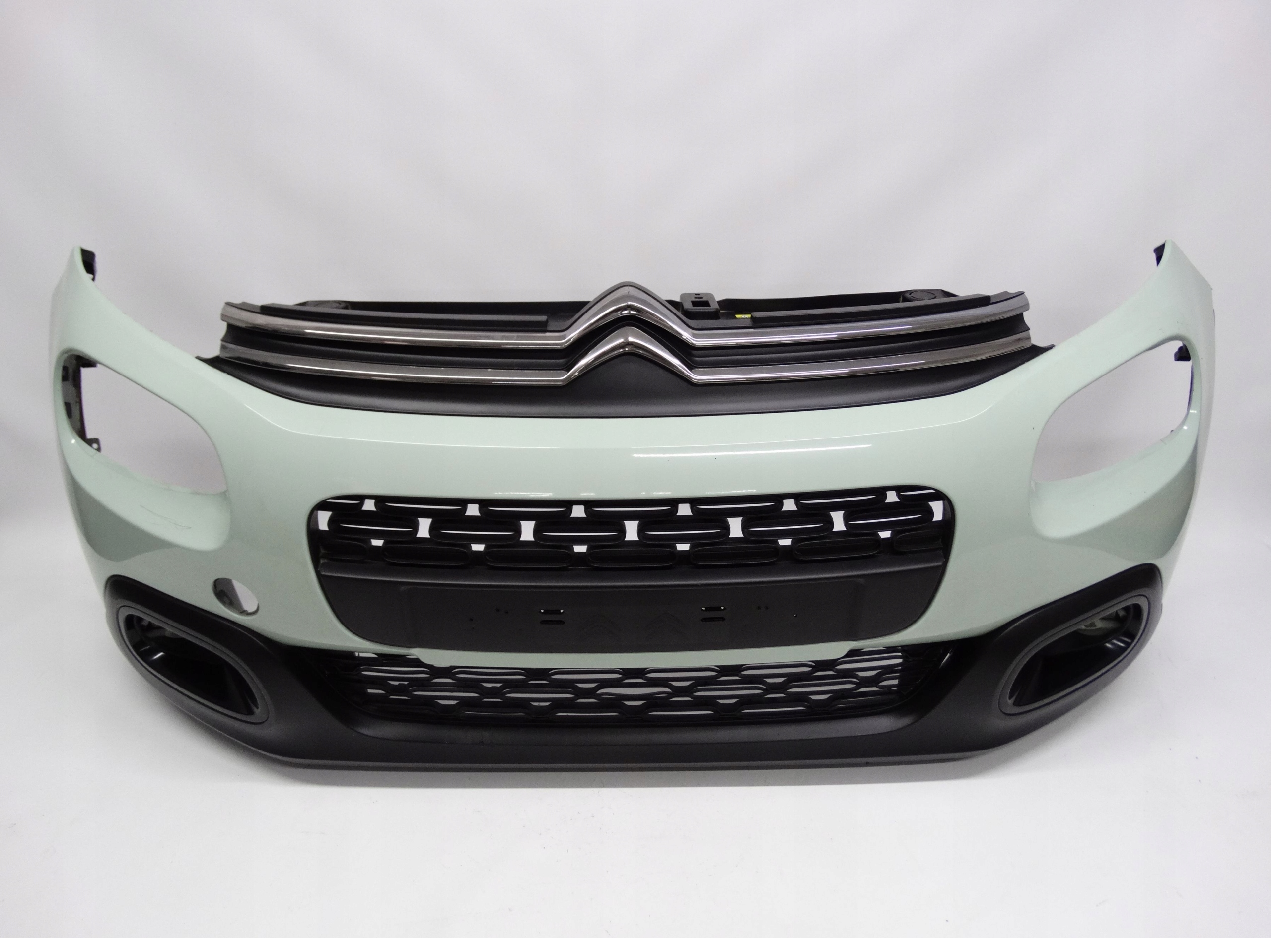 Second image of Citroen C3 III 16-20 zderzak przedni 9812061577 oryginalny