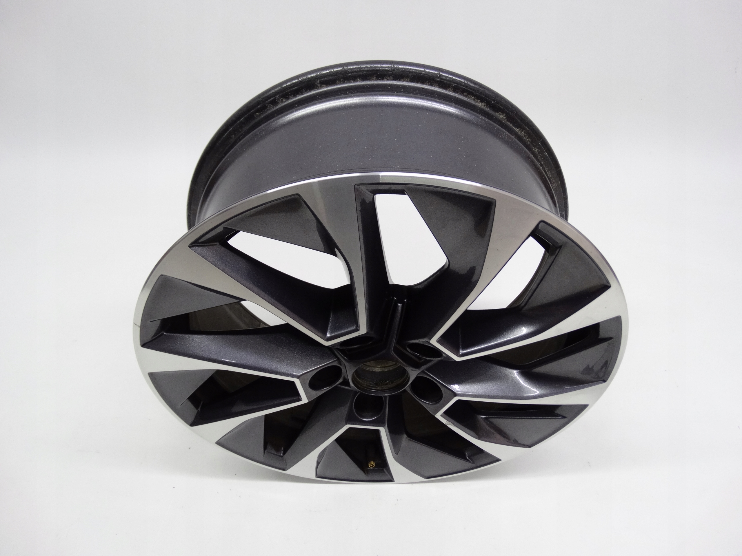 Second image of Skoda Karoq 57A felga 17 cali 57A601025AB oryginalna