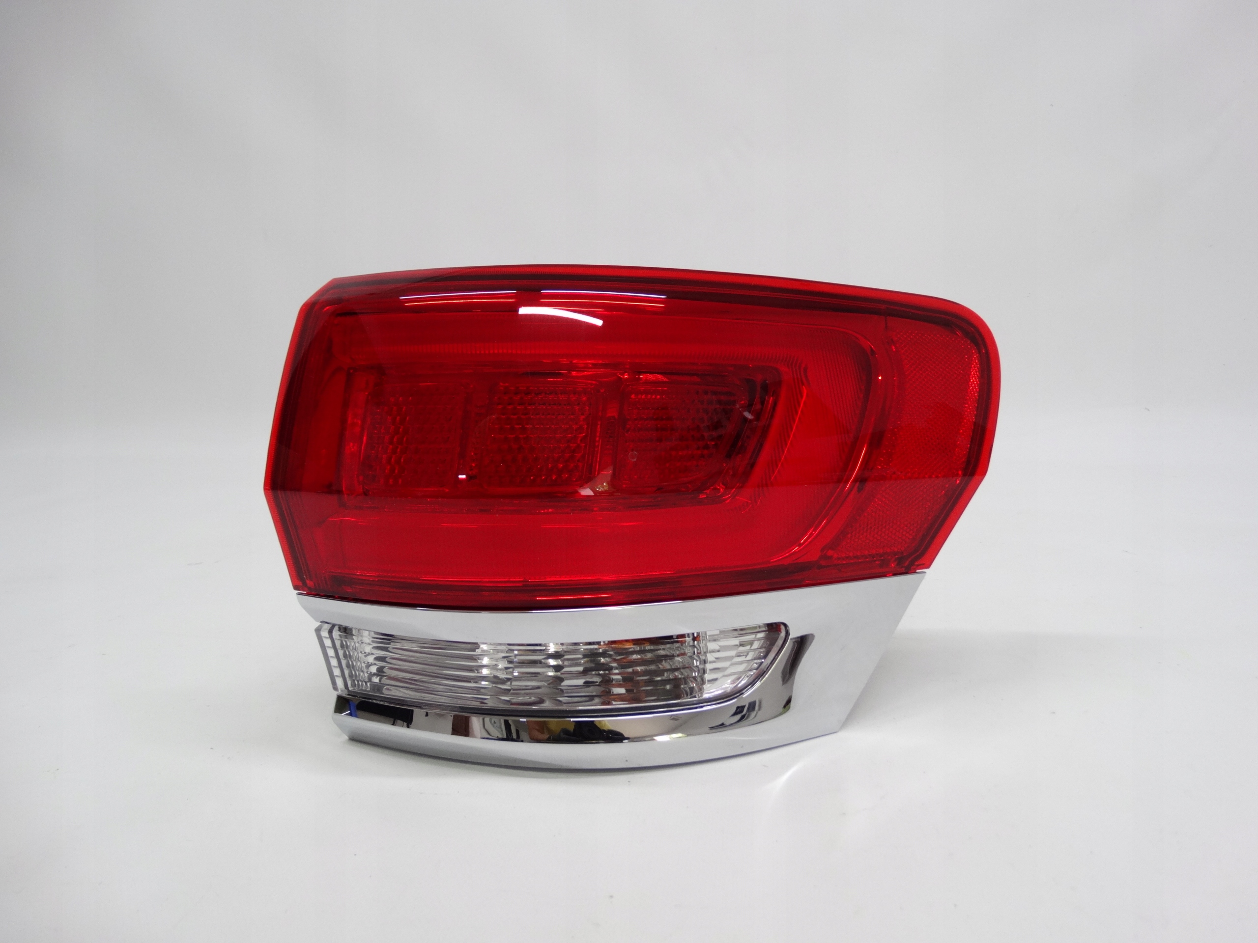 Second image of Jeep Grand Cherokee Wk2 Lift 13-21 lampa tylna prawa LED P68110000AE NOWA