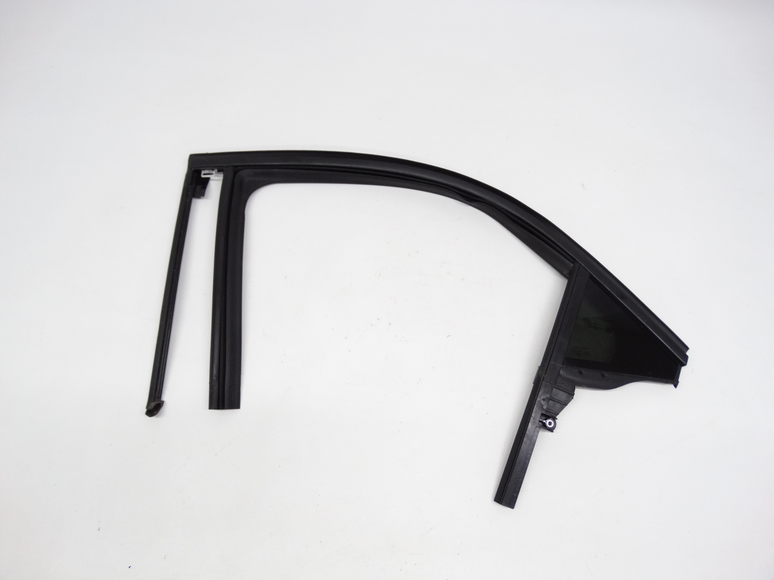 Second image of Opel Mokka B 20- uszczelka drzwi z szybą lewa tylna 9841966180