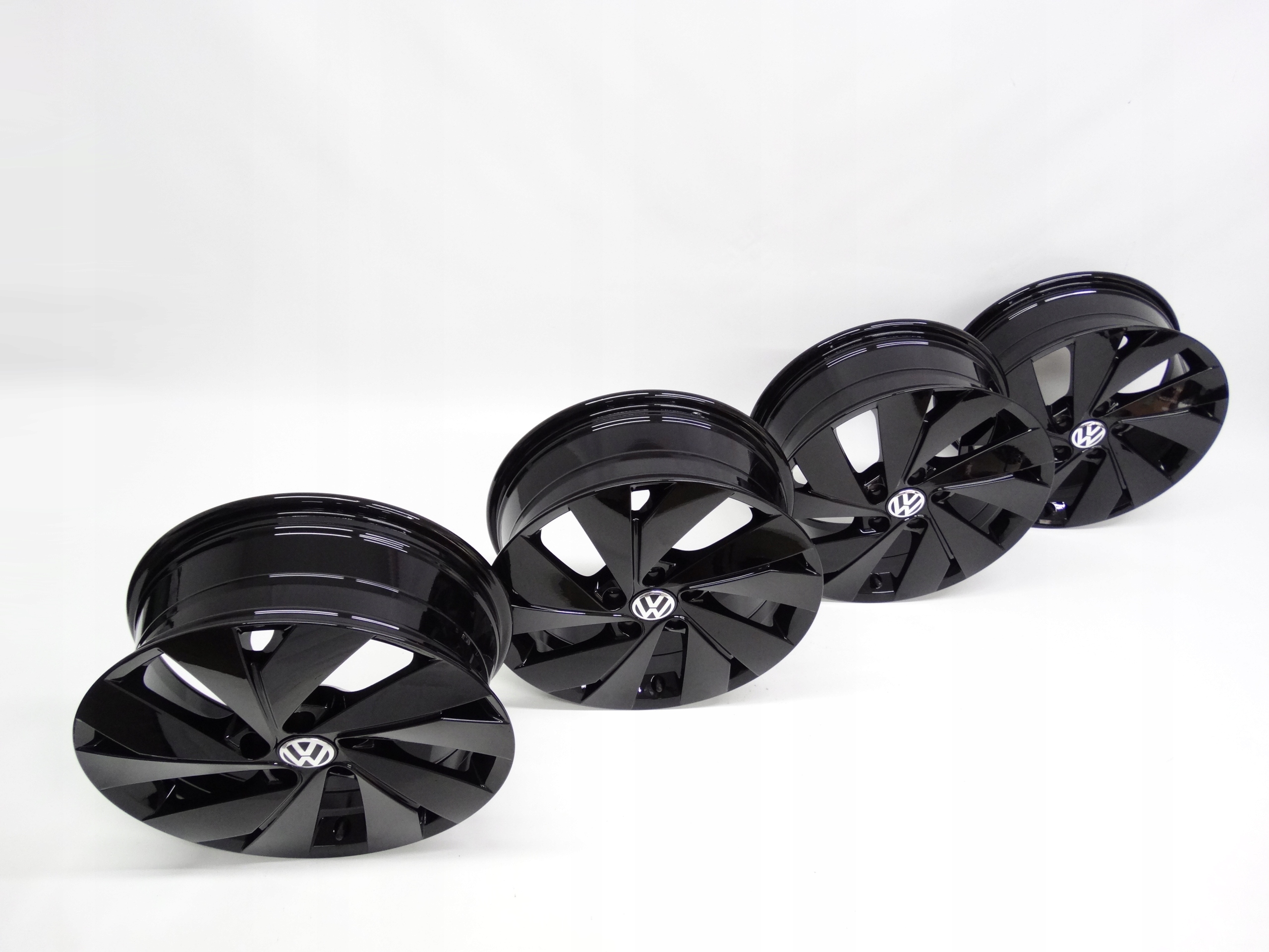 Second image of VW Golf VIII 5H komplet felg 17 cali 5H0601025B oryginalny