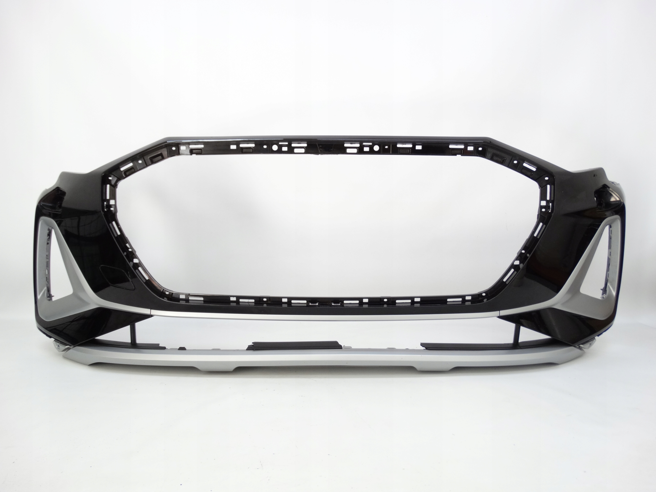 Second image of Audi E-Tron Sportback 4KE 20-22 zderzak przedni 4KE807437 oryginalny