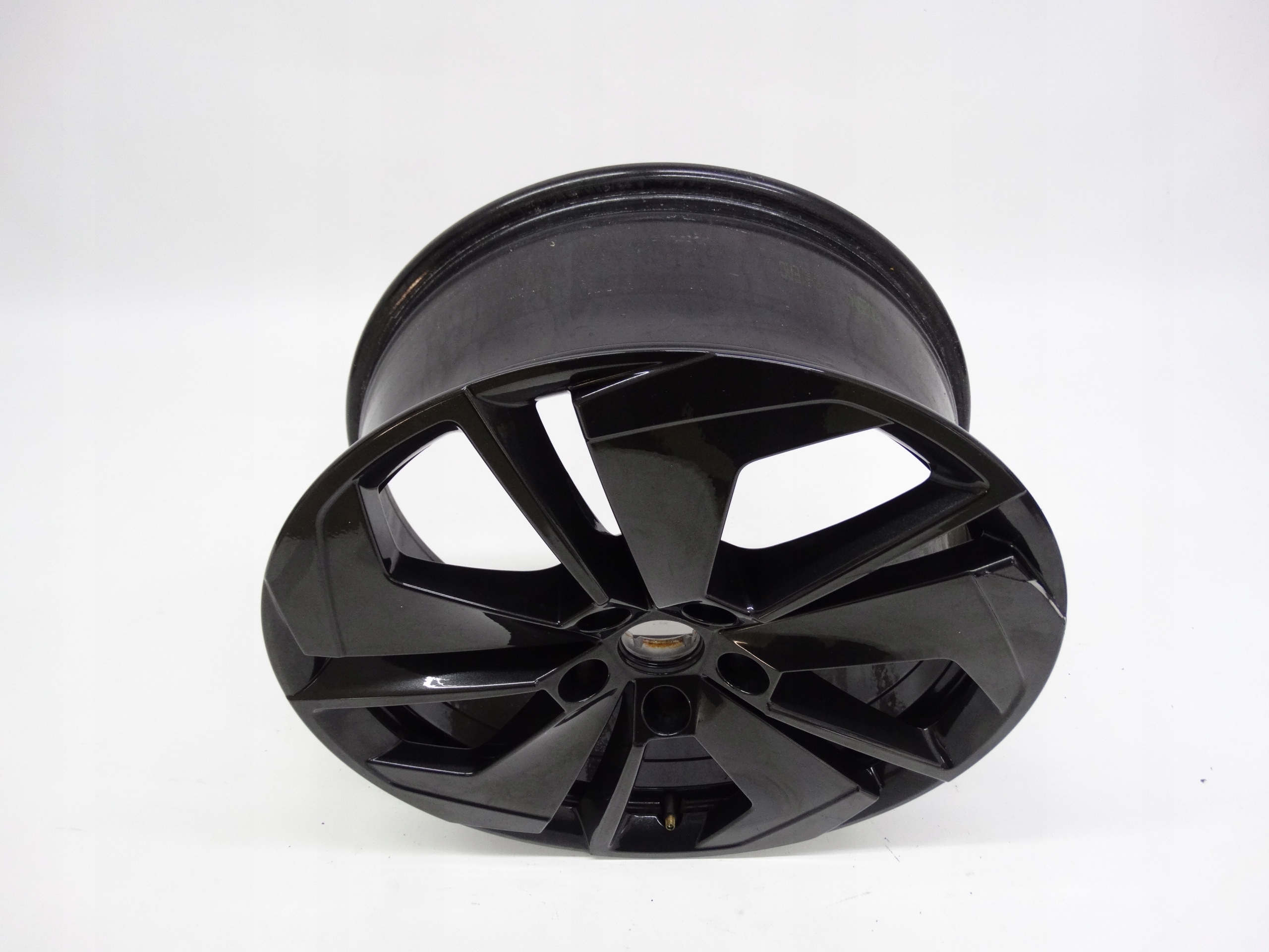 Second image of Skoda Octavia IV 5E3 felga 18 cali 5E3601025N oryginalna