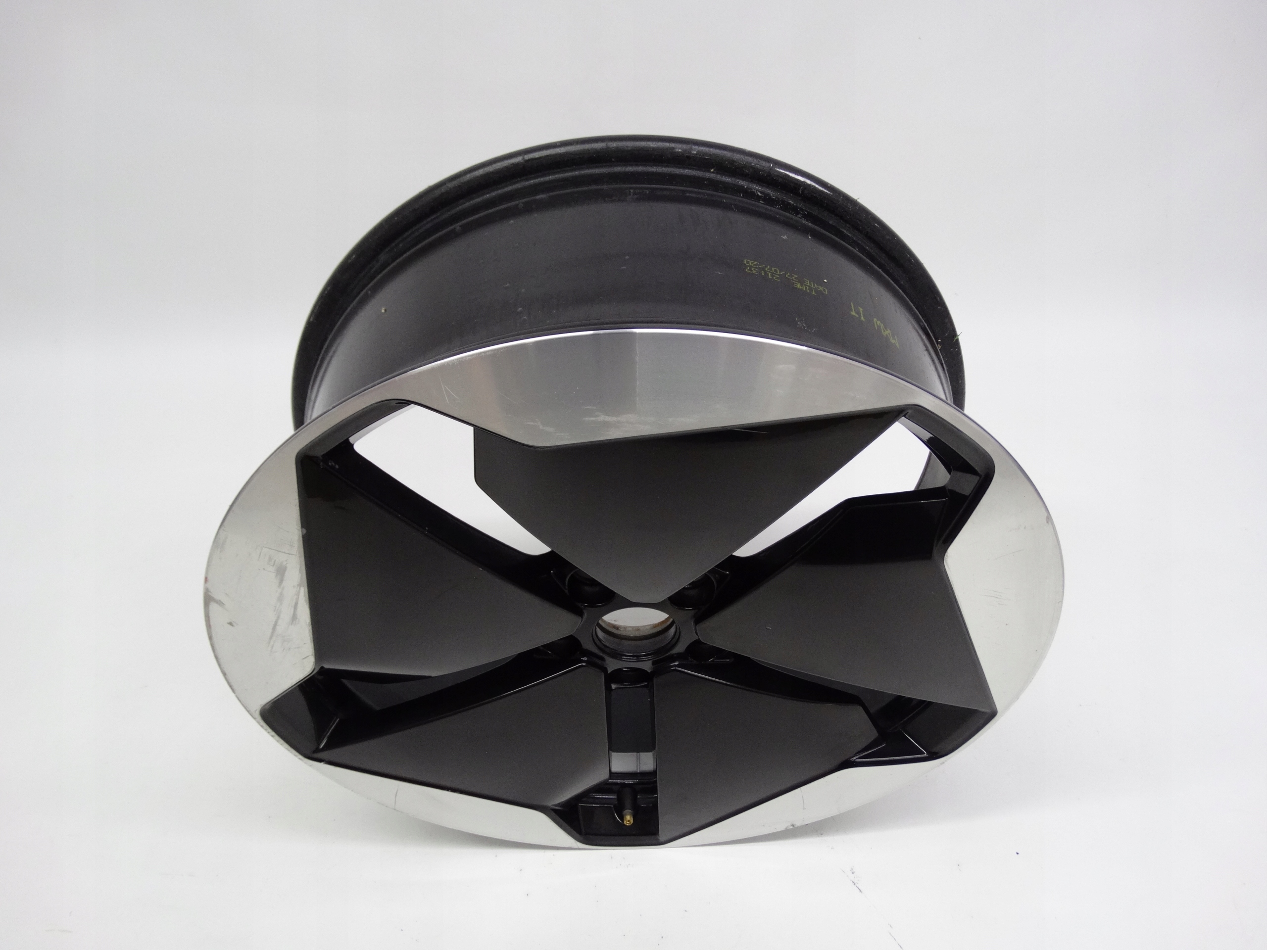 Second image of VW ID.3 ID3 felga 20 cali 10A601025B oryginalna