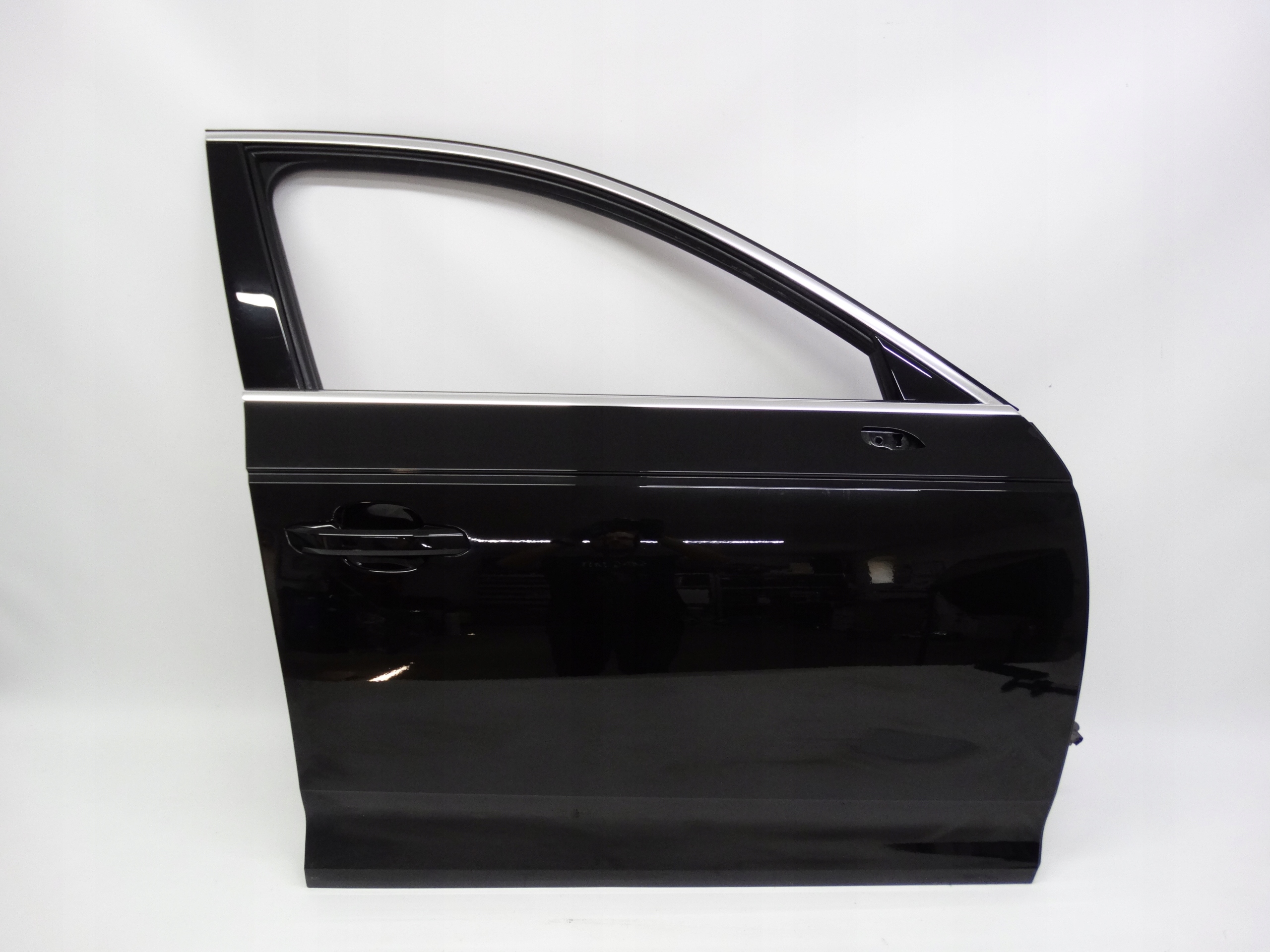 Second image of Audi A4 B9 8W 15-19 przed liftem drzwi prawe przednie oryginalne